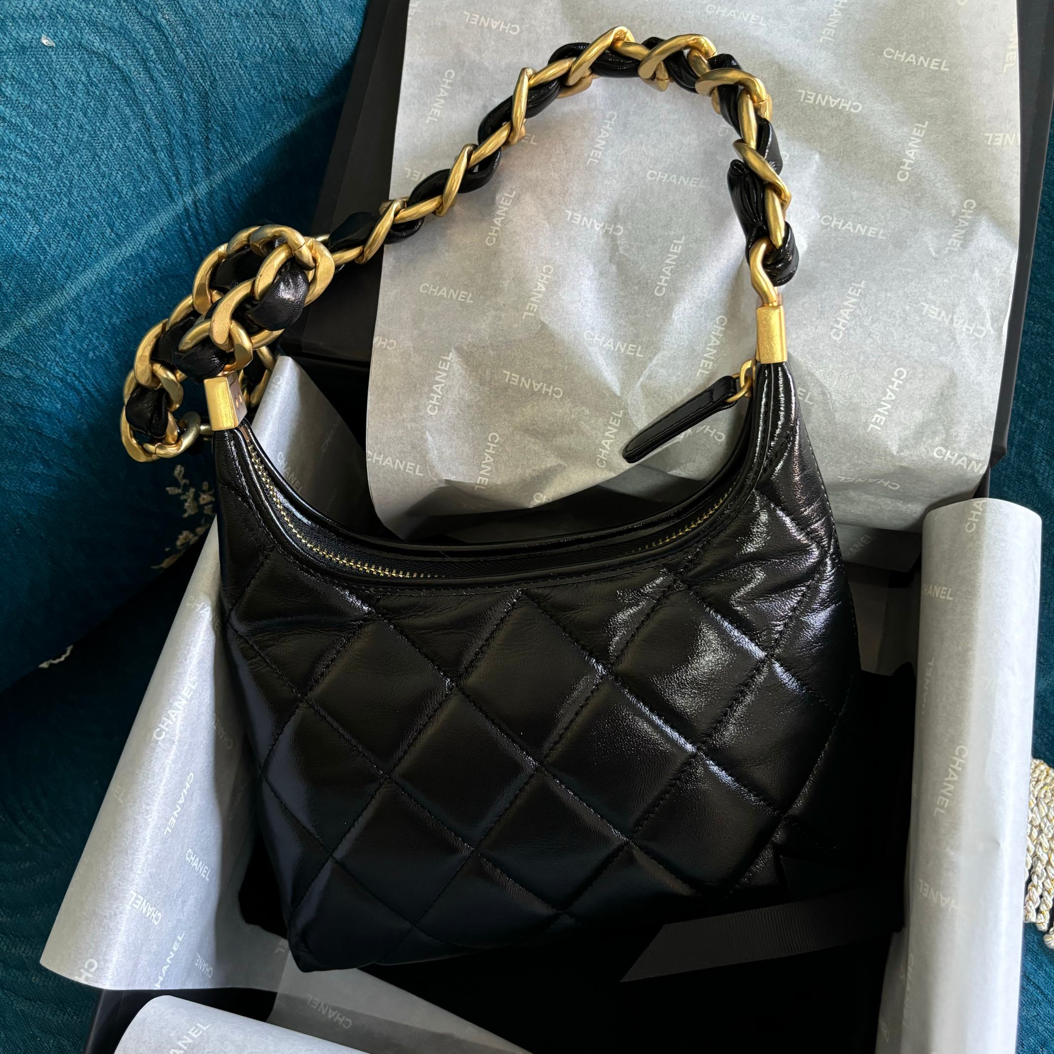 Chanel 小号升级版小香腋下包型号:AS4922简介: 质量 之作 华丽与气质的前沿 是你意想不到的尊贵