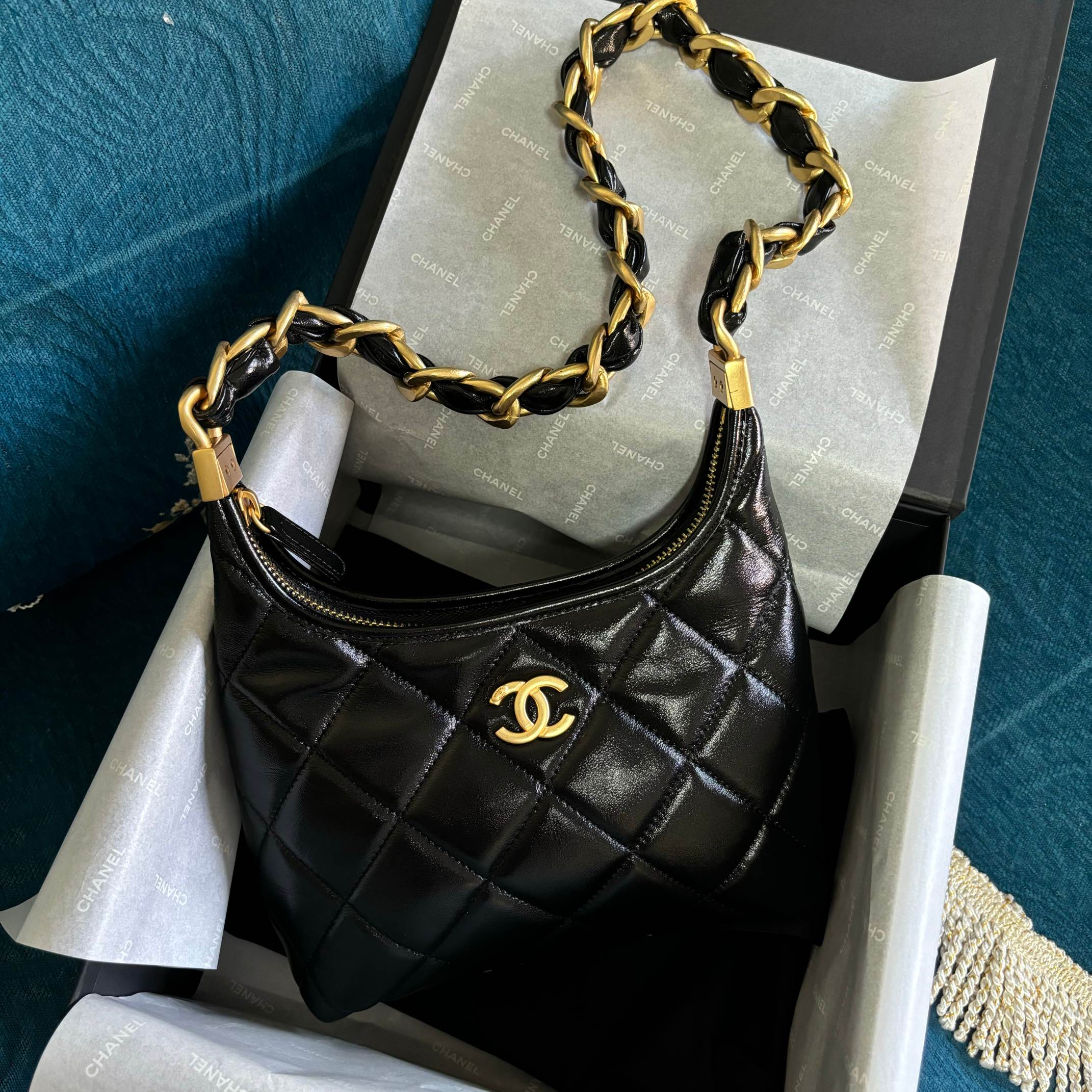 Chanel 小号升级版小香腋下包型号:AS4922简介: 质量 之作 华丽与气质的前沿 是你意想不到的尊贵