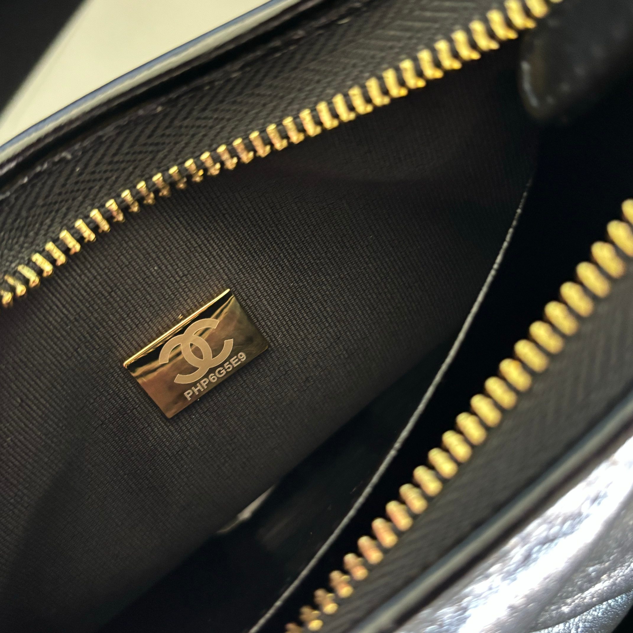 Chanel 小号升级版小香腋下包型号:AS4922简介: 质量 之作 华丽与气质的前沿 是你意想不到的尊贵