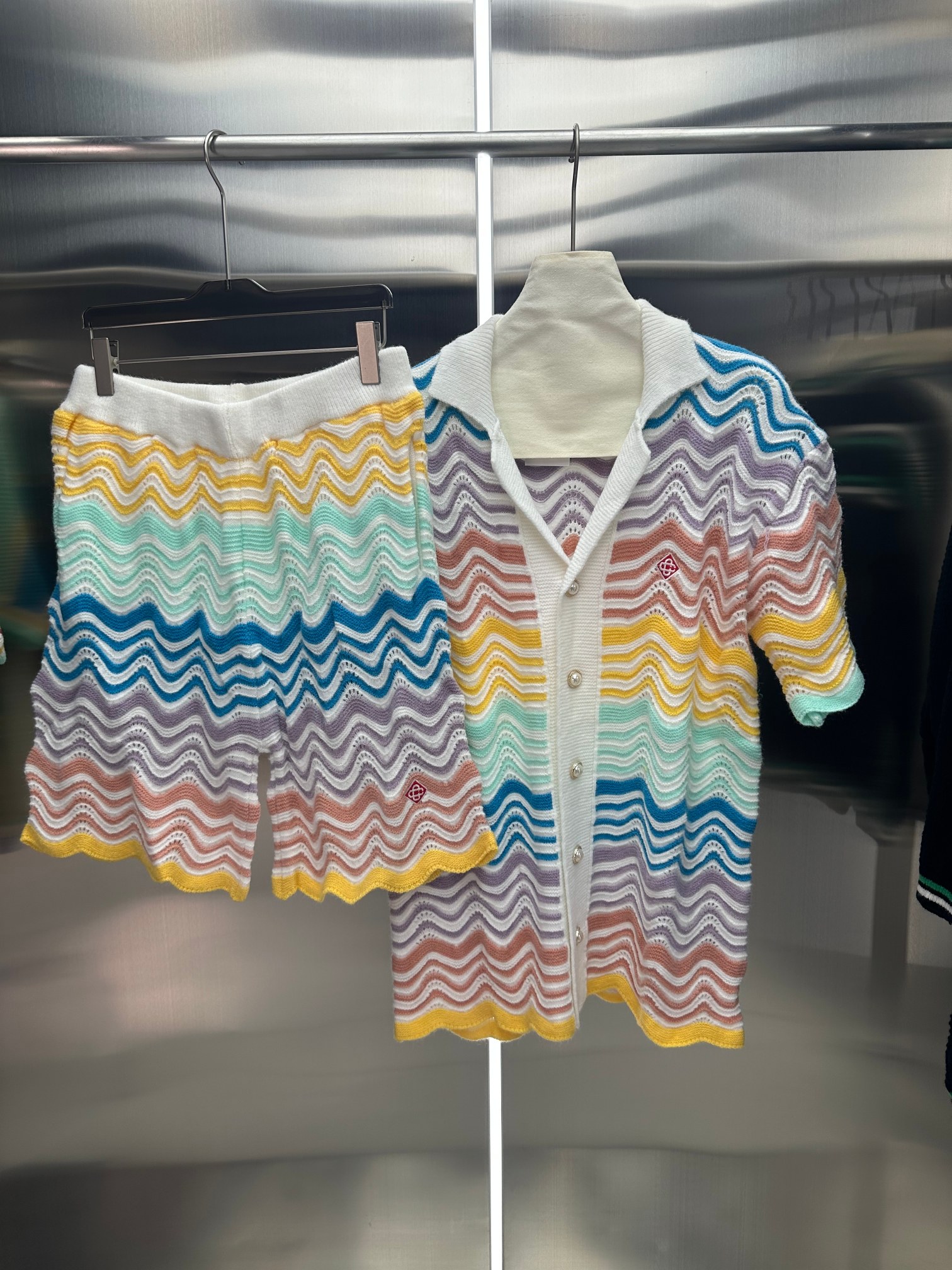 Conjunto de camiseta de manga corta de punto tejido con ondas de colores combinados de la nueva colección Primavera/Ver…