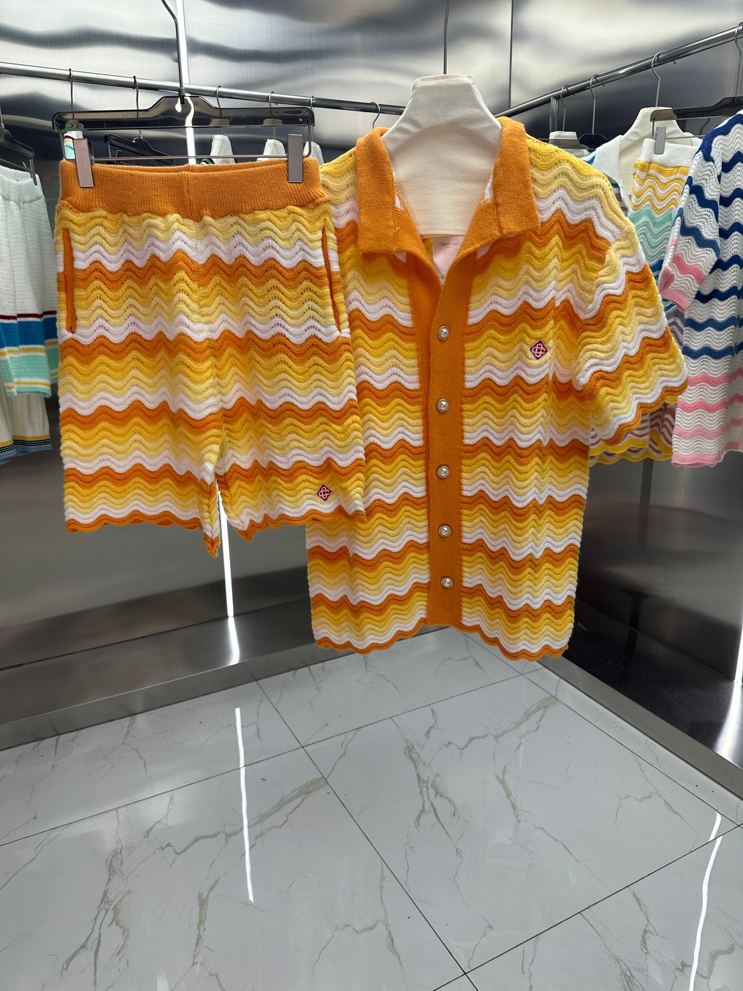 Conjunto de camiseta de manga corta de punto tejido con ondas de colores combinados de la nueva colección Primavera/Ver…