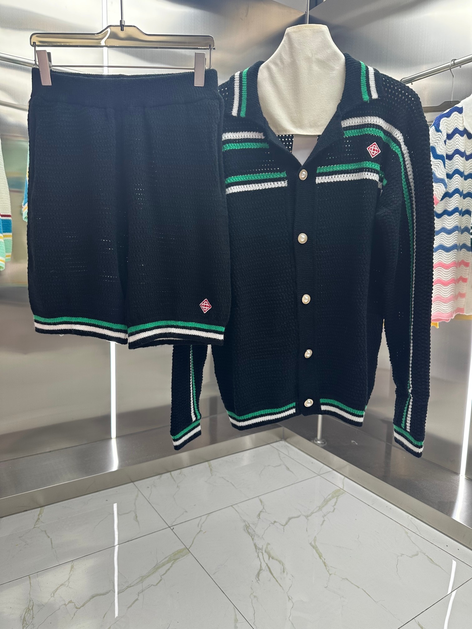 Conjunto de camiseta de manga larga y pantalones cortos de punto tejido de colores combinados de la nueva colección Pri…