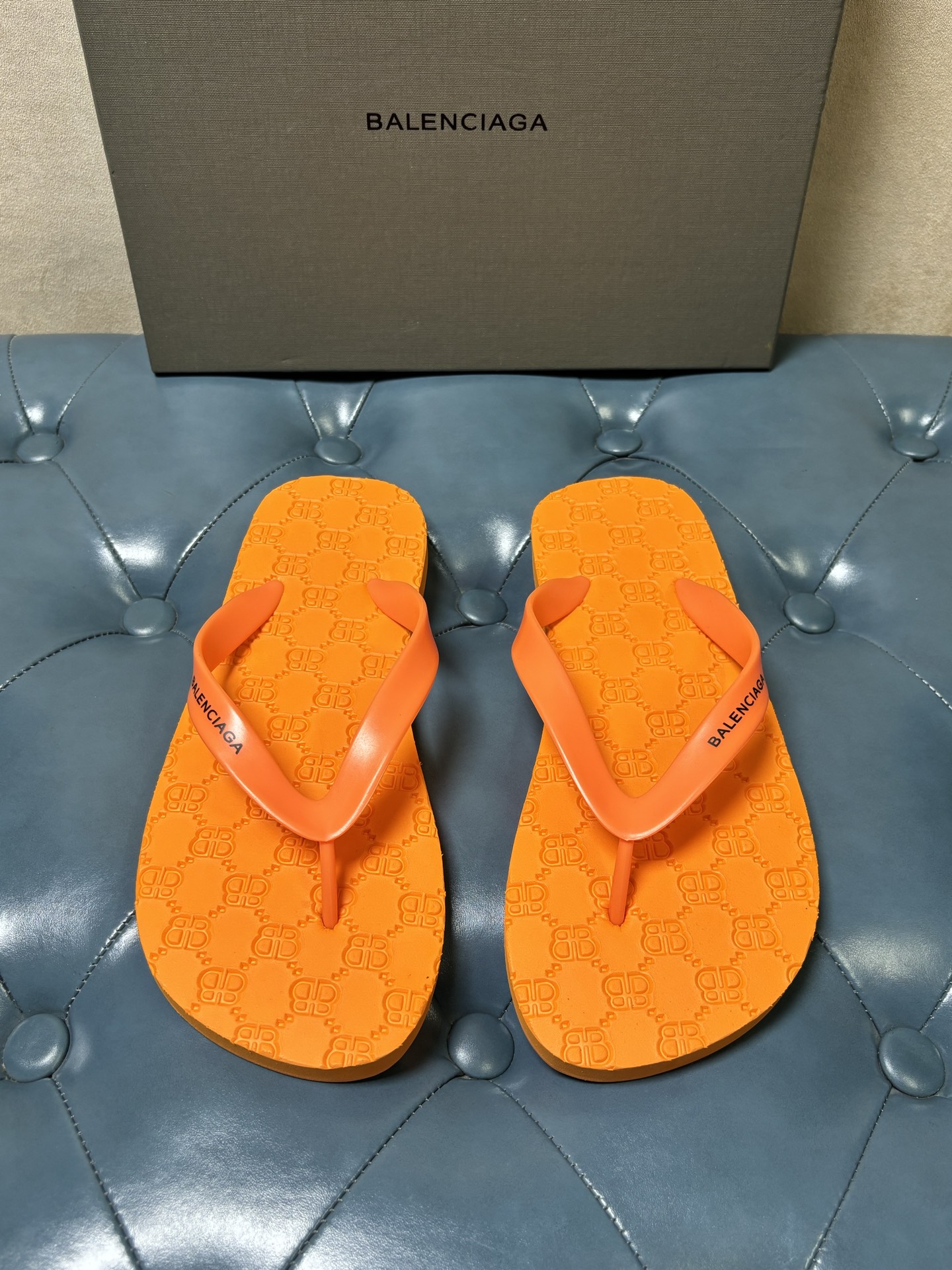 NO:885911,Balenciaga flip flops 38-45 solid,,balenciaga19860909巴黎世家人字拖 38-45 实,,balenciaga,Men's shoes