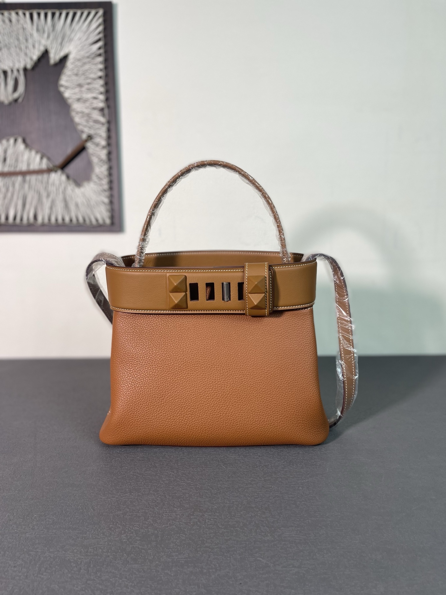 NO:698814,New model in stock, medor bag, golden brown, imported togo leather and swift leather, imported wax thread, purely hand-sewn, Hermes, hermes, stuart weitzman, Hermes,19860909现货新款,medor bag,金棕色 进口togo皮拼swift皮 进口蜡线纯手工缝制,爱马仕,hermes,stuart weitzman,Hermes,,Bag