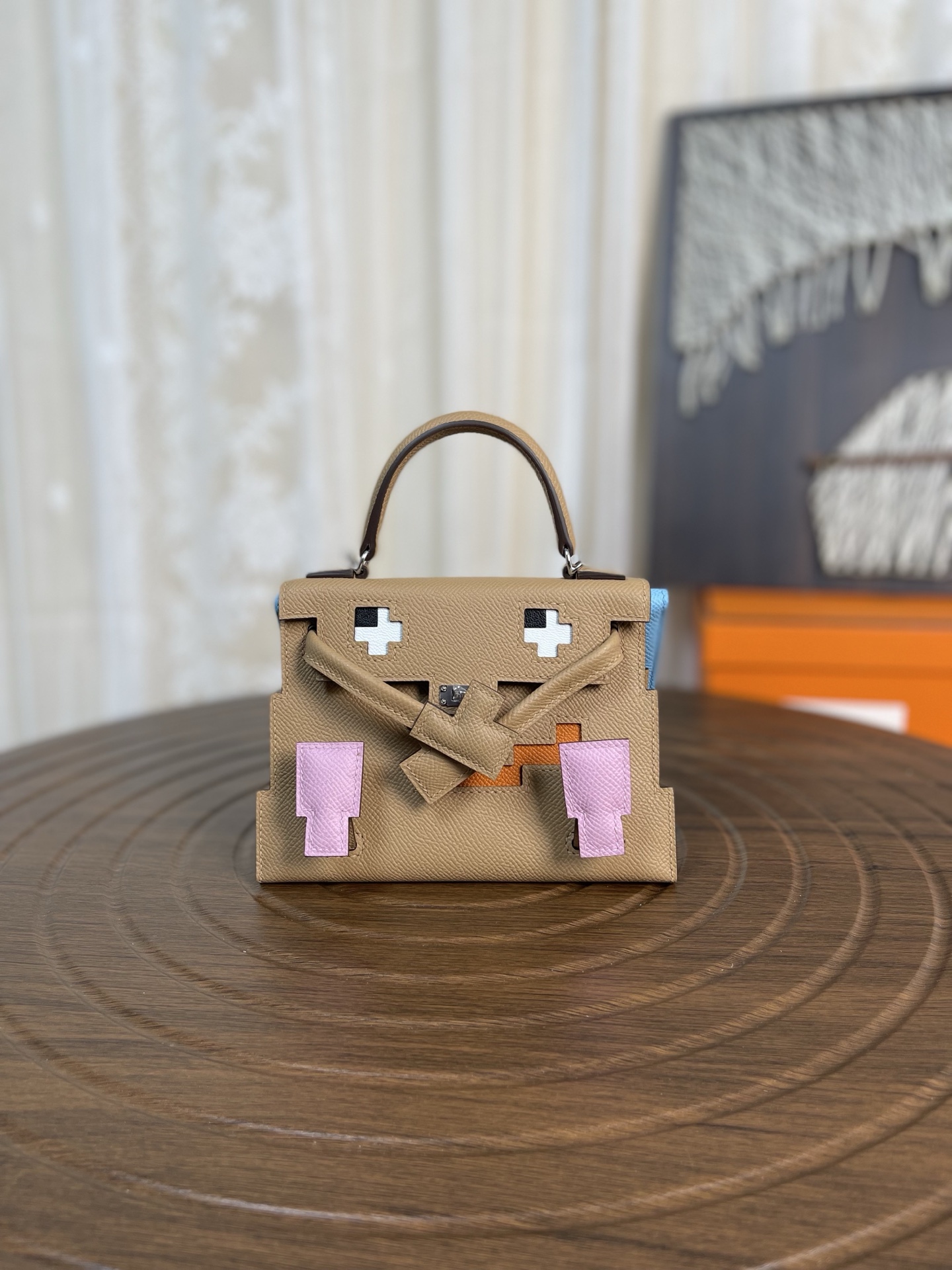 NO:851941,In stock, kellydoll mechanical doll bag, biscuit color with candy blue, imported esom leather, imported wax thread, handmade, hand-engraved hardware, hand-made copper nails, Hermes, Hermes, Hermes,19860909现货,kellydoll 机械公仔包 饼干色拼糖果蓝 进口 esom 皮 进口蜡线纯手工制作 手工刻五金,手打铜钉,爱马仕,hermes,Hermes,,Bag
