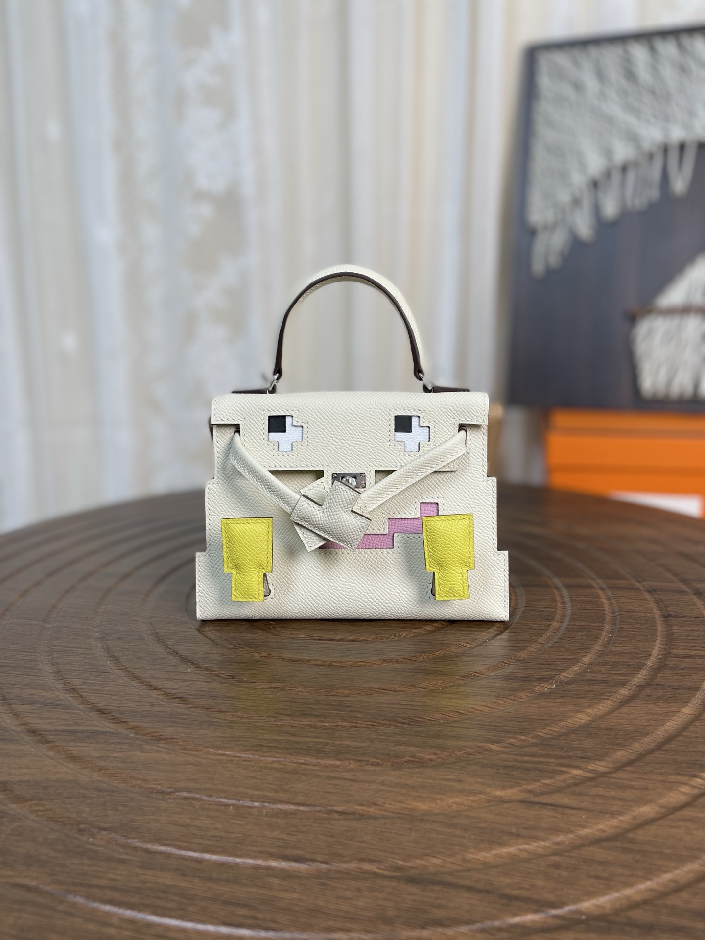 NO:851961,In stock, kellydoll mechanical doll bag, cream white with milk tea color, imported esom leather, imported wax thread, handmade, hand-engraved hardware, hand-made copper nails, Hermes, Hermes, Hermes,19860909现货,kellydoll 机械公仔包 奶油白拼奶茶色 进口 esom 皮 进口蜡线纯手工制作 手工刻五金,手打铜钉,爱马仕,hermes,Hermes,,Bag