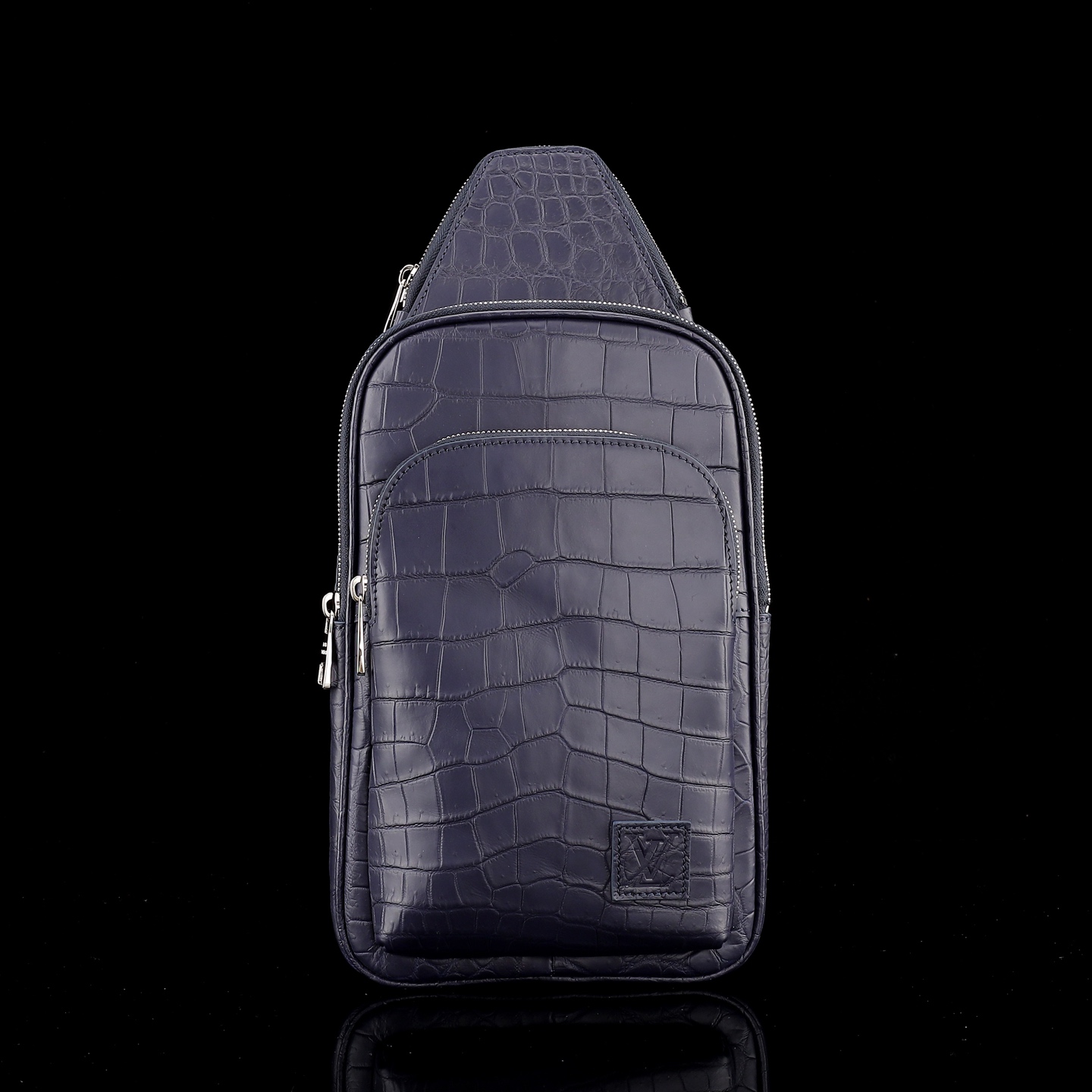 现货实拍📷LV款水染雾面肚皮胸包包40*20*6