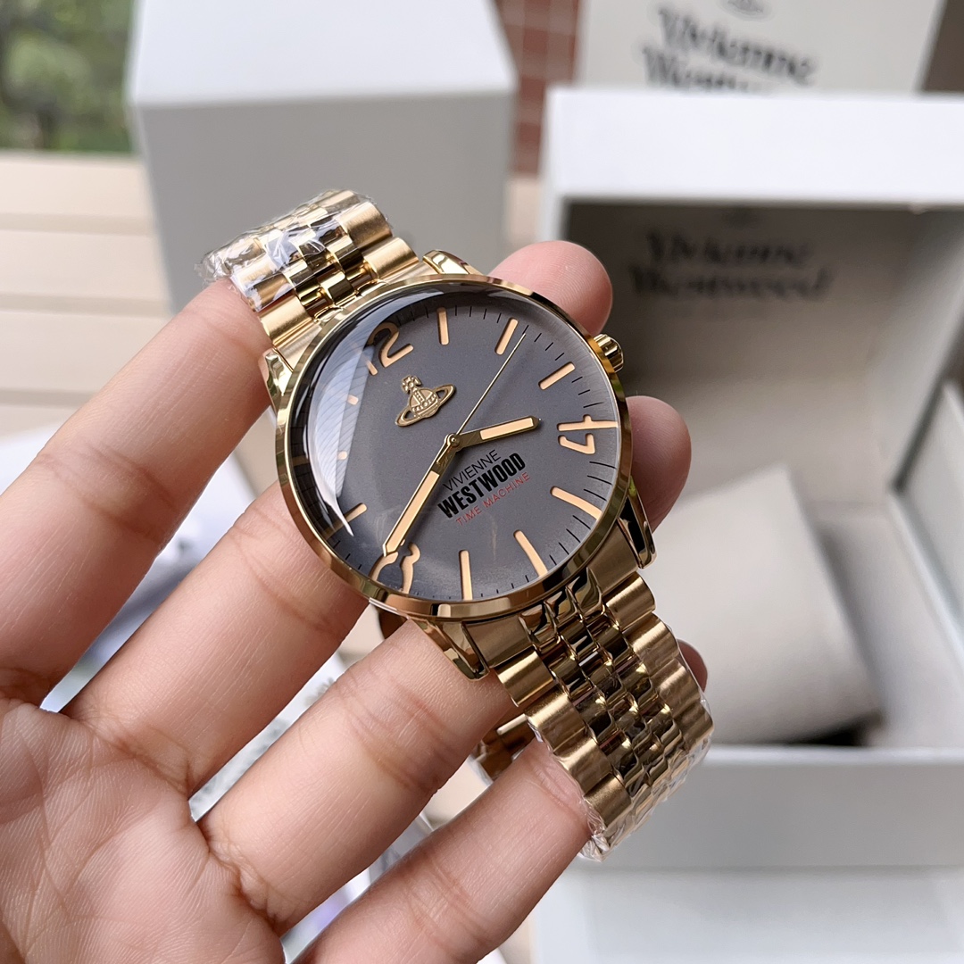 NO:157433,Bulk and match between men and women!  Vivienne Westwood Queen Mother VV, the dial is paired with simple and fashionable time markers, decorated with 12 and 4.8 numbers, full of retro style!  39MM large dial, vertical dial print, embossed brand gold LOGO, paired with golden pointer scale, very atmospheric and attractive!  ,19860909批批.男女通搭款！VivienneWestwood西太后VV,表盘搭配简约时尚大时标,饰有12和4.8数字,复古范十足！ 39MM大表盘, 表盘竖纹印花,浮雕品牌金色LOGO 搭配上金色的指针刻度,非常大气耐看！,,Watch