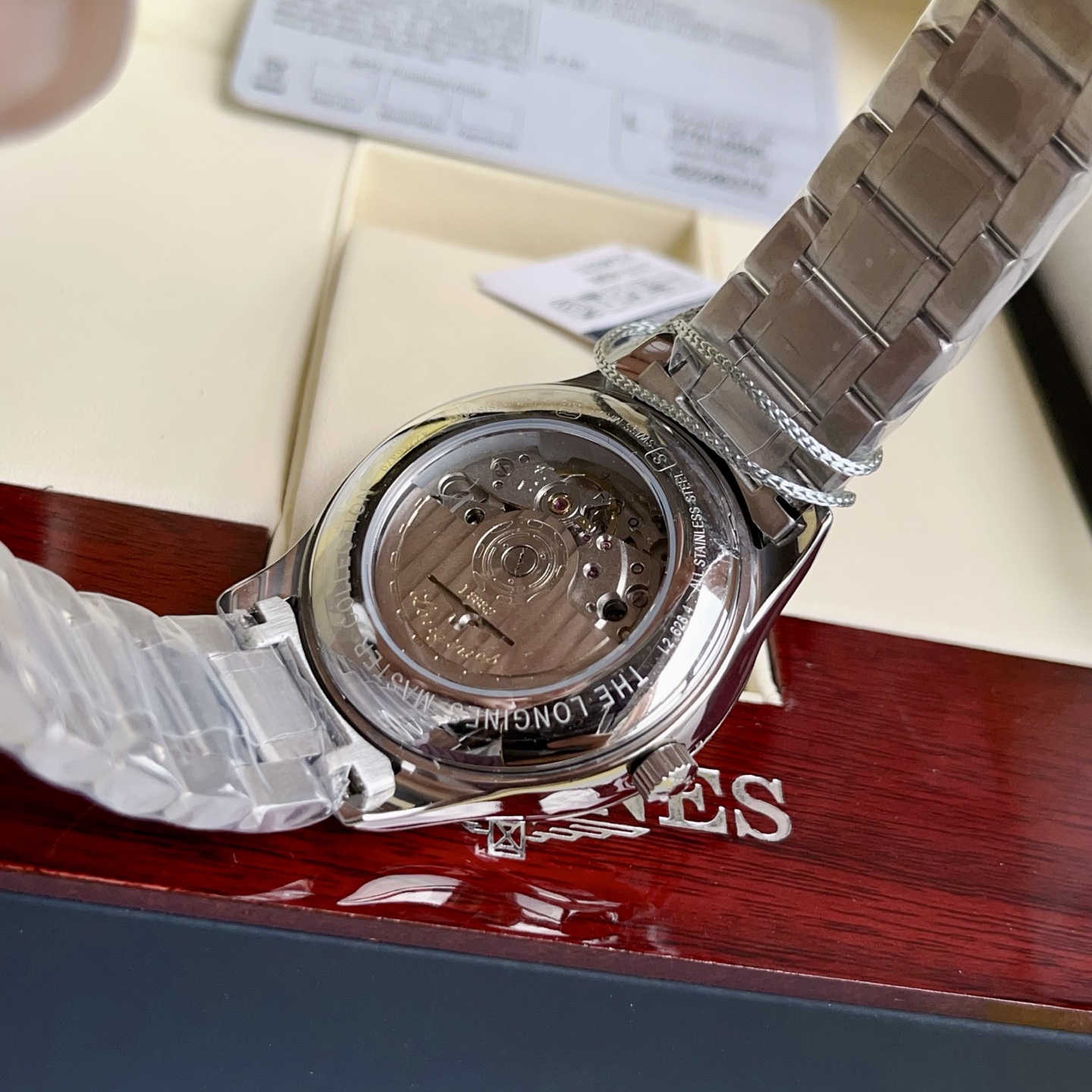 批💰650 三码合一细节控品，永远都不过时的名匠系列男士西铁城机械腕表 
【尺寸】40mm
 全新日本原装西铁城8215机芯，走时精准，动力储备强劲，同级唯一极致发挥原装 316精钢表壳 顶级拉丝纹理清晰细腻，深度防水50米，搭配仿机，316精钢表链配原装同步三折式表扣 ！
经典一直都不落后！
