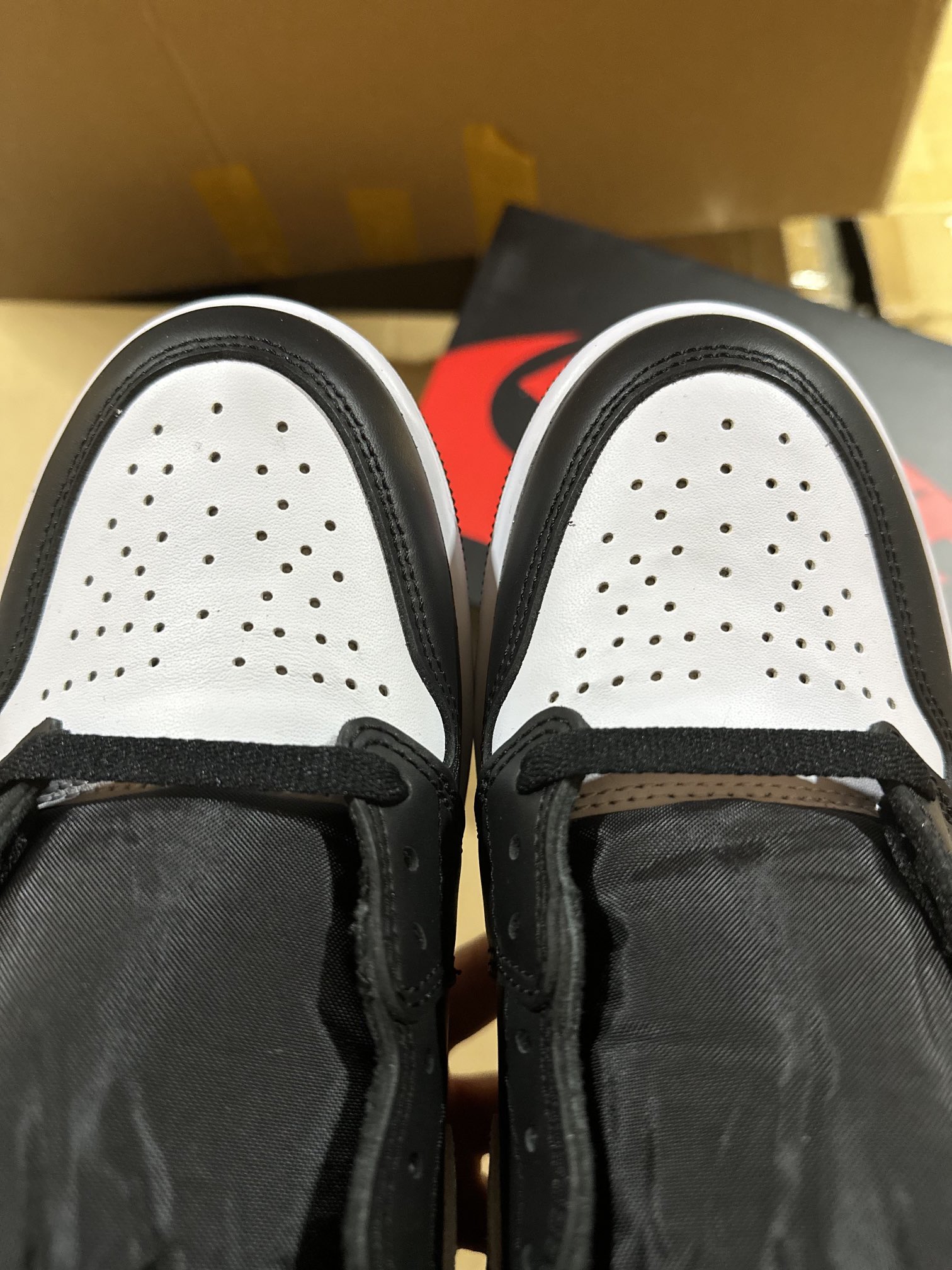 福利特价新增一色AirJordan1HighOG“BlackWhite”白黑4040.5414242.5