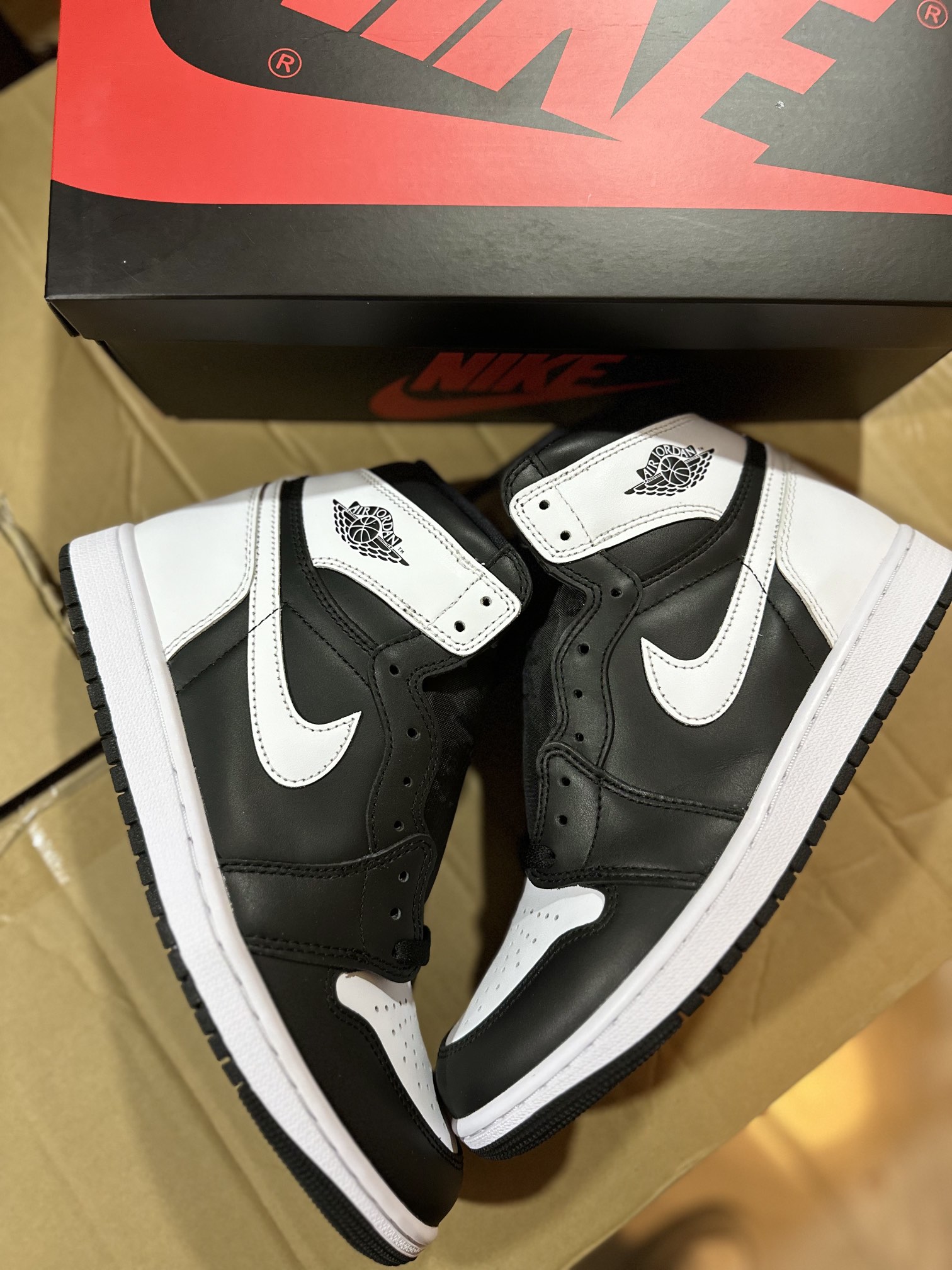 福利特价新增一色AirJordan1HighOG“BlackWhite”白黑4040.5414242.5