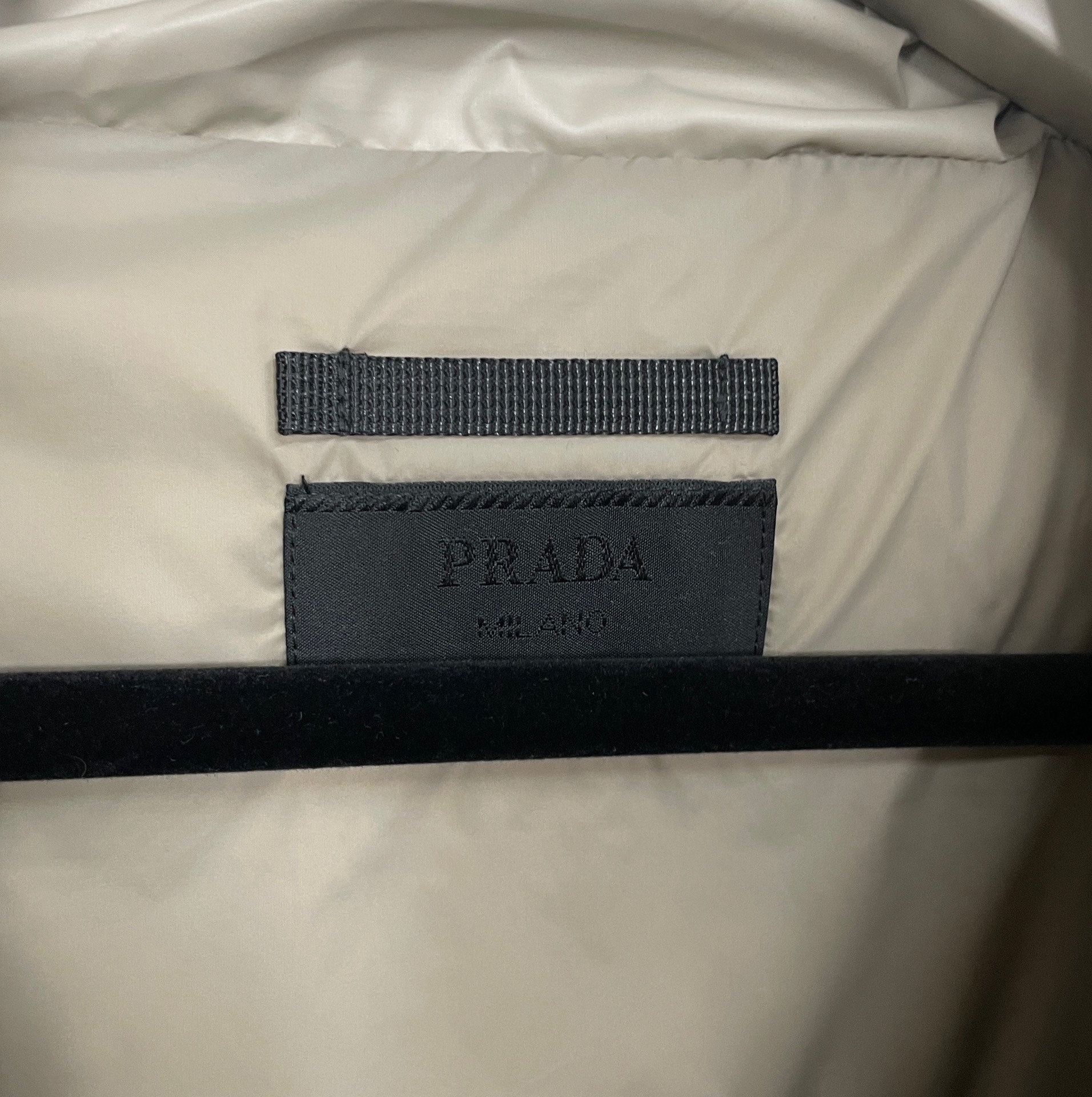 纯原臻品顶级原版复刻PRADA/普拉达2024新款大口袋三角标新款羽绒服原版面料高版本高品质网红明星同款