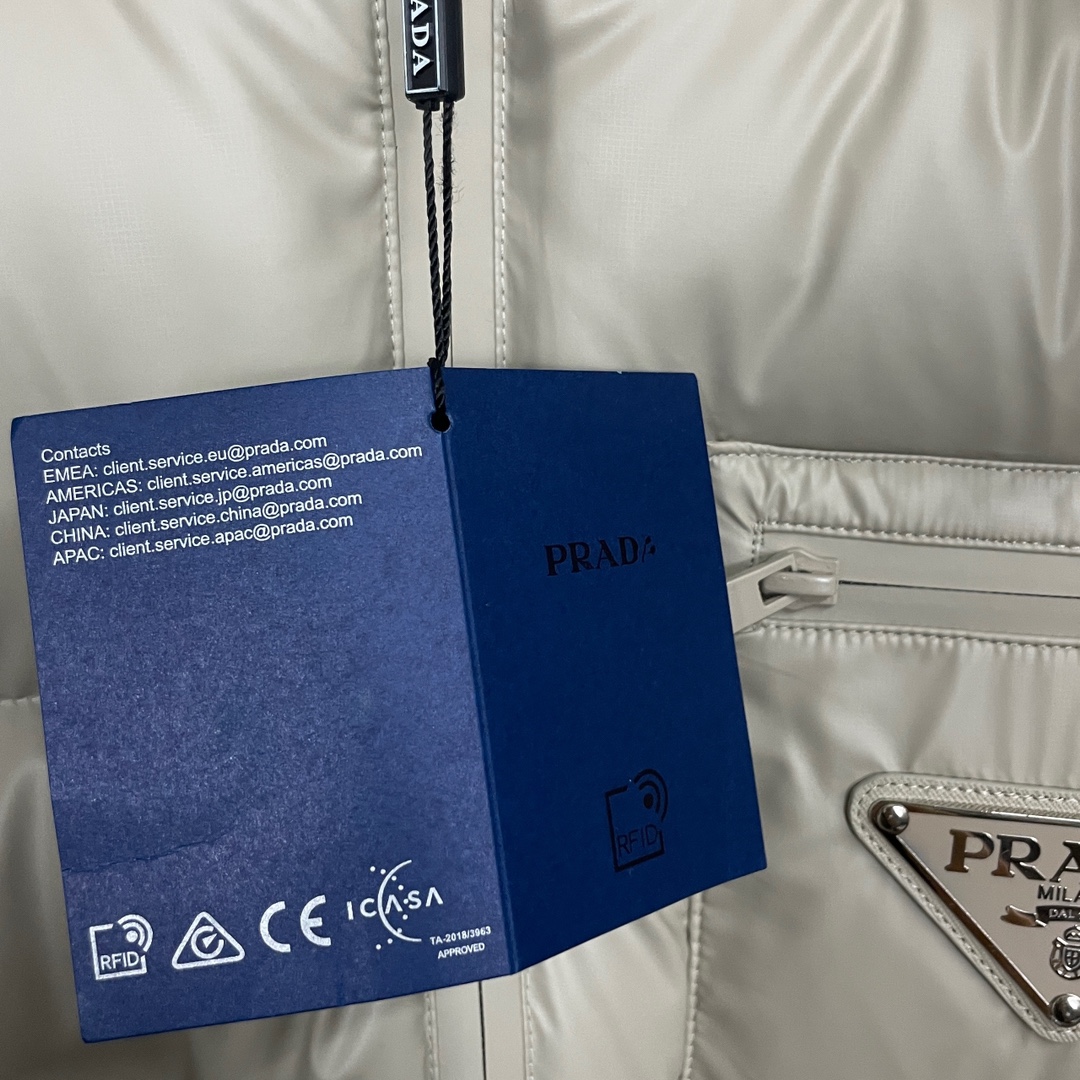 纯原臻品顶级原版复刻PRADA/普拉达2024新款大口袋三角标新款羽绒服原版面料高版本高品质网红明星同款