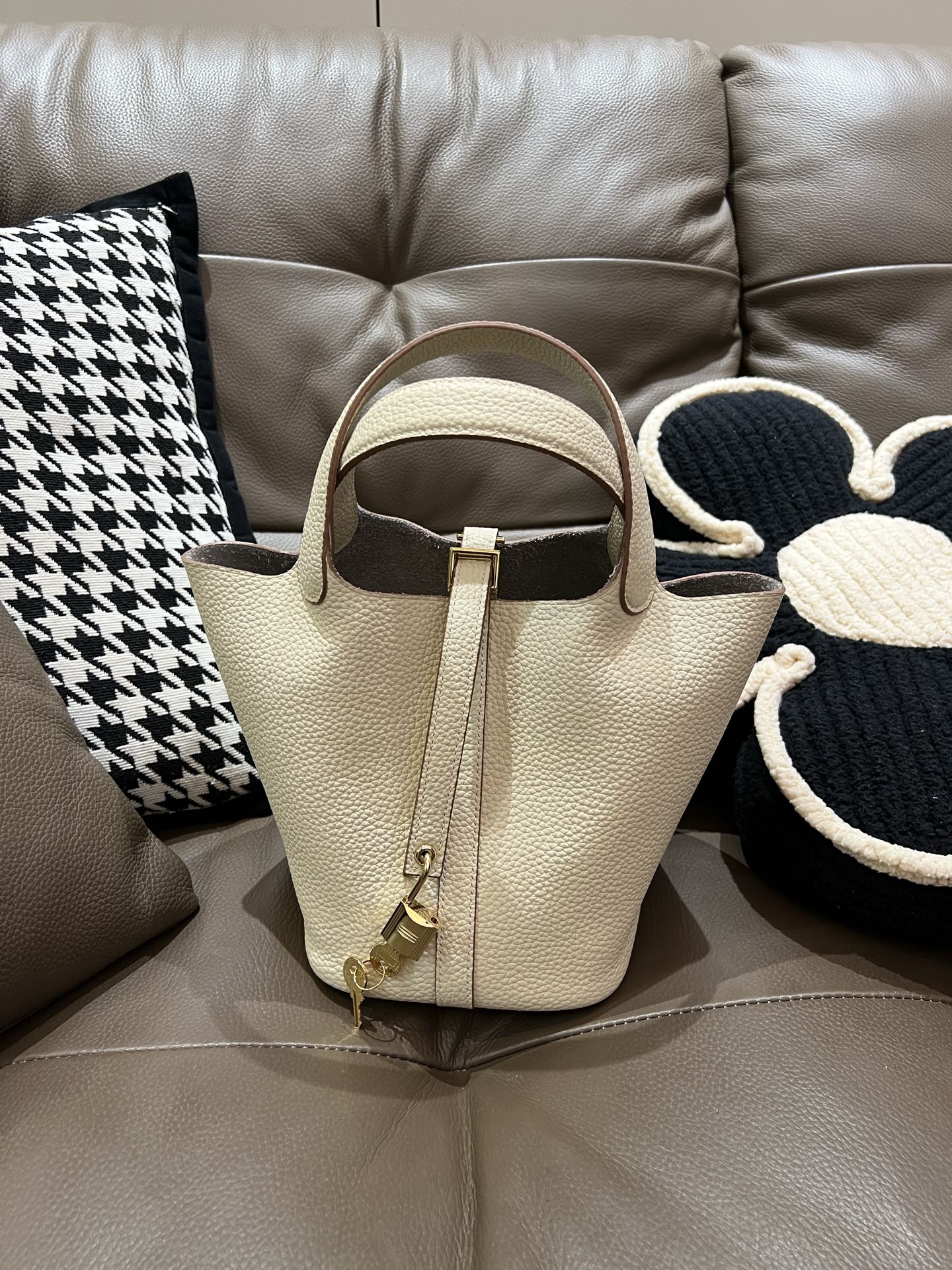 菜蓝子 TC牛皮製防犯機能付き工匠バッグ 立体型 18cm