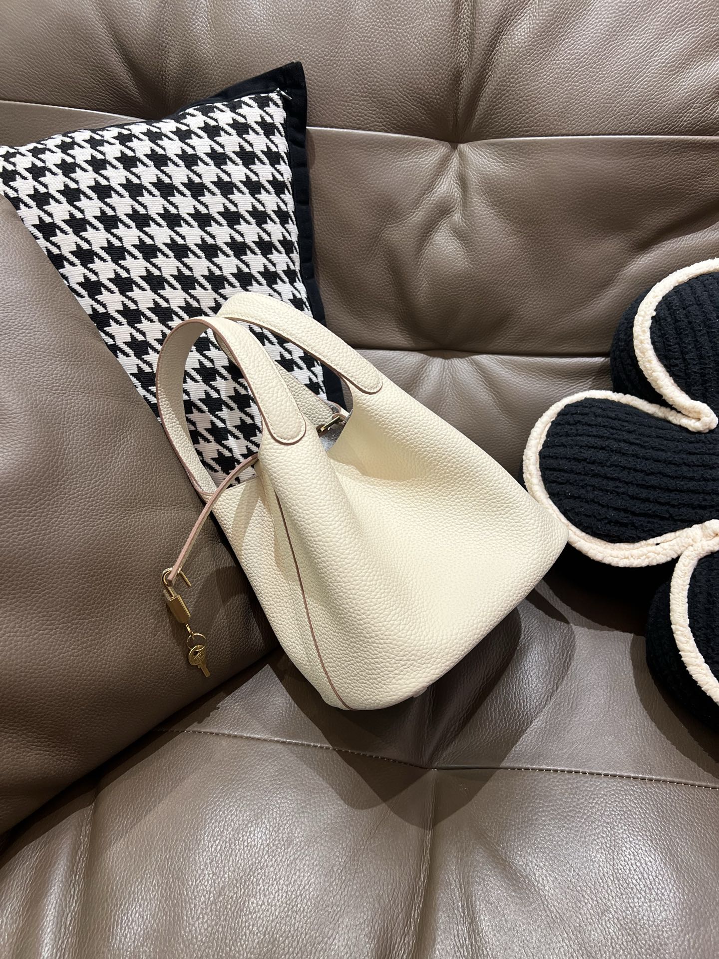 菜蓝子 TC牛皮製防犯機能付き工匠バッグ 立体型 18cm