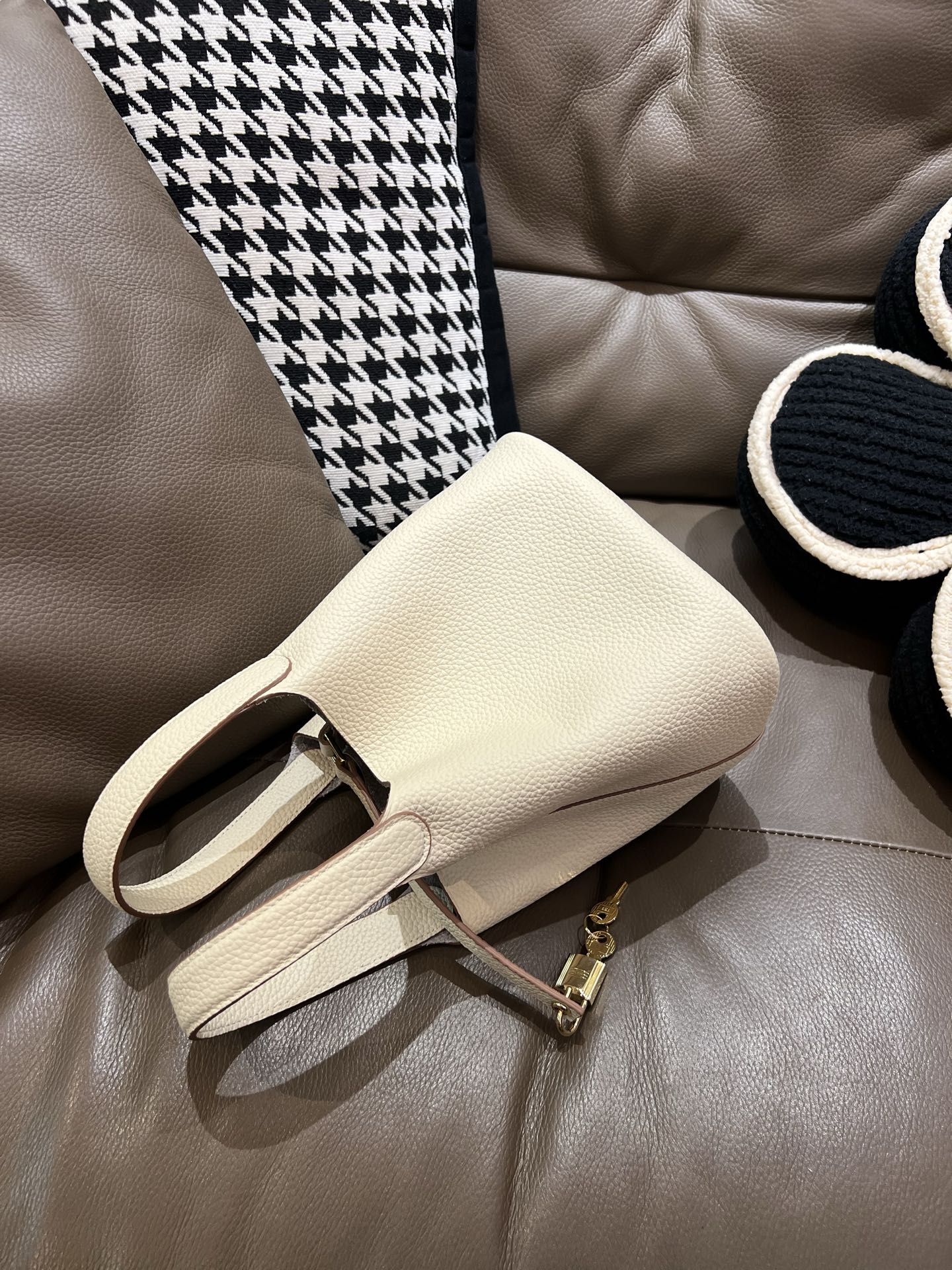 菜蓝子 TC牛皮製防犯機能付き工匠バッグ 立体型 18cm