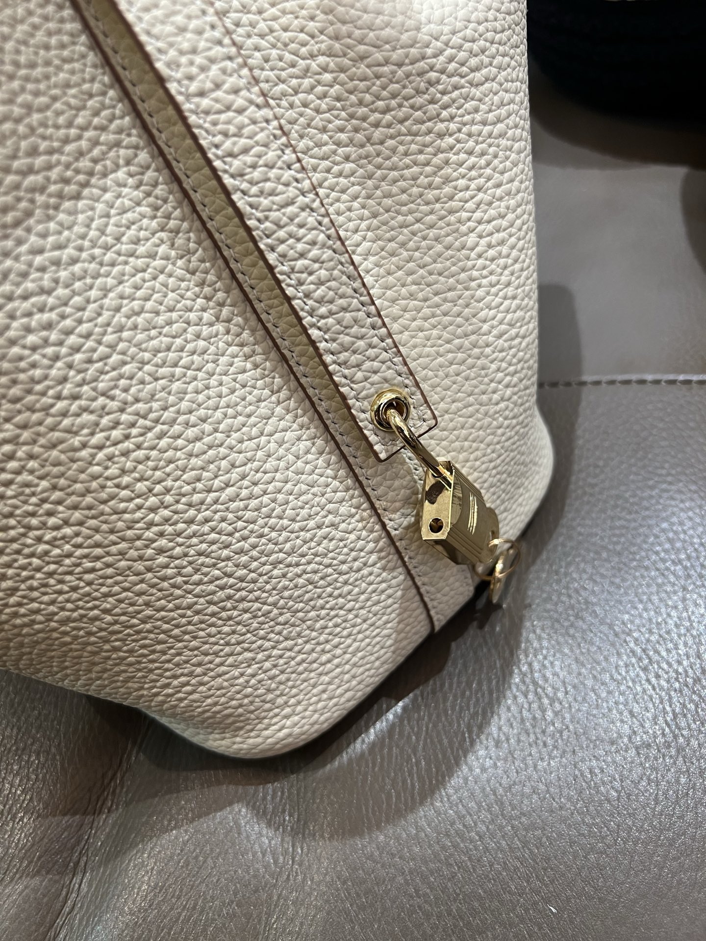 菜蓝子 TC牛皮製防犯機能付き工匠バッグ 立体型 18cm