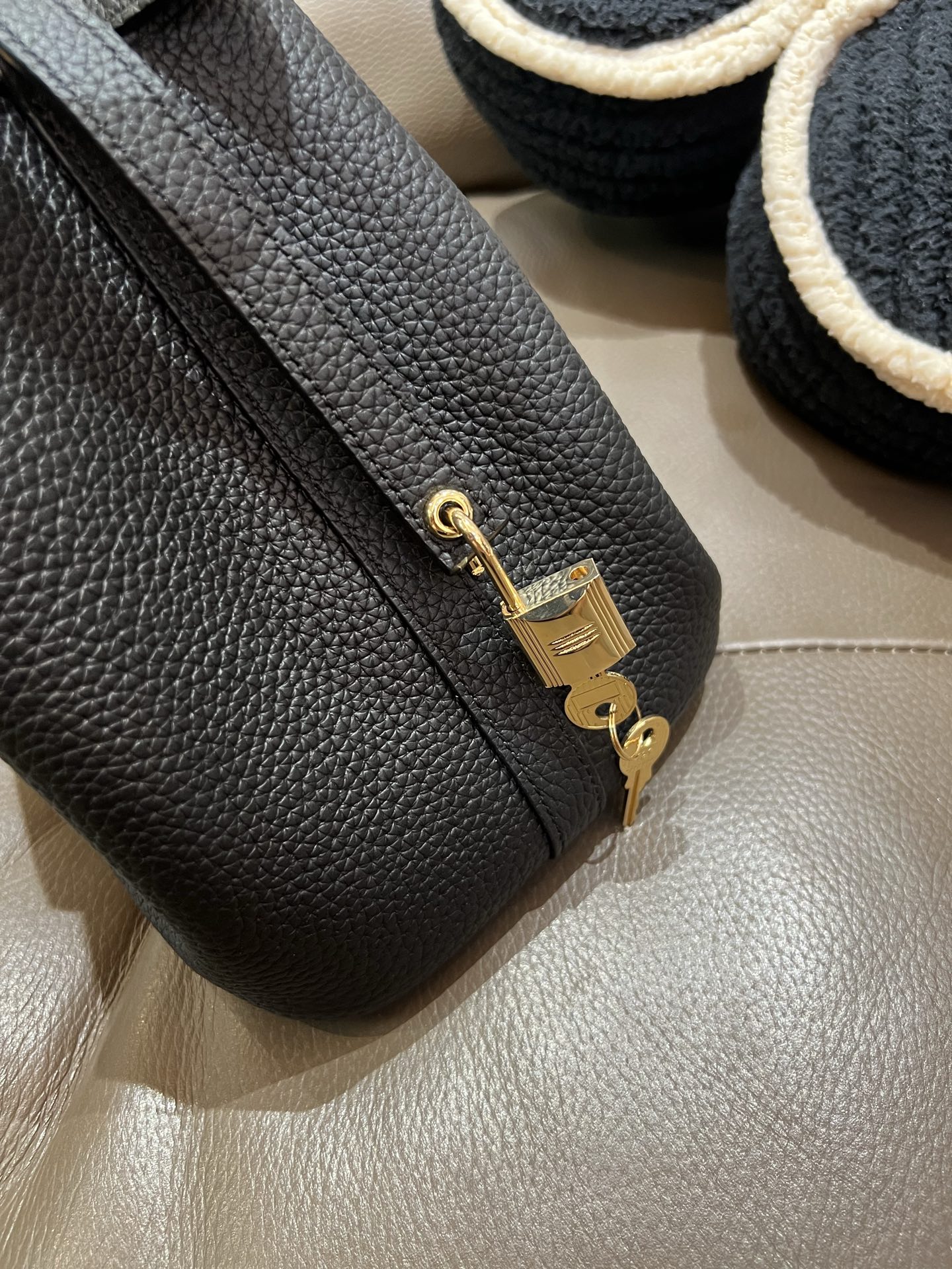 菜蓝子 18cm TC牛皮製 防犯機能付き銅ロックの高品質バッグ