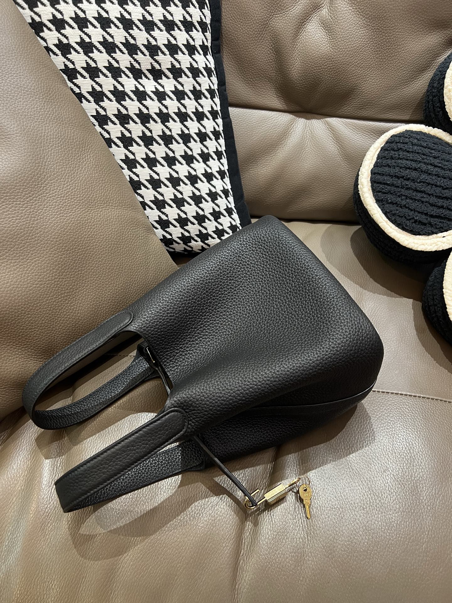 菜蓝子 18cm TC牛皮製 防犯機能付き銅ロックの高品質バッグ