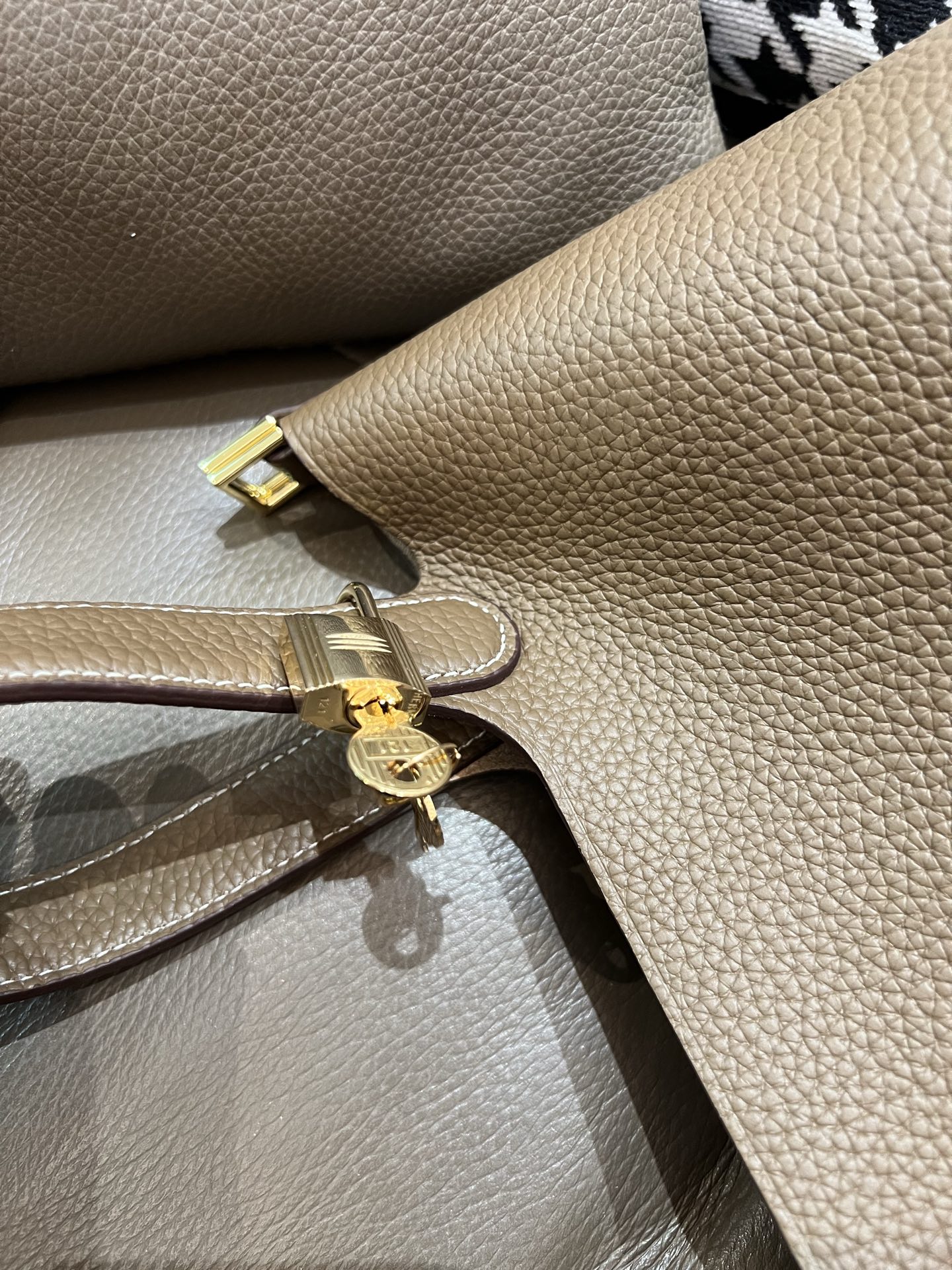 菜蓝子全新アップグレード TC牛皮製の防伪ライン付き工匠内コード