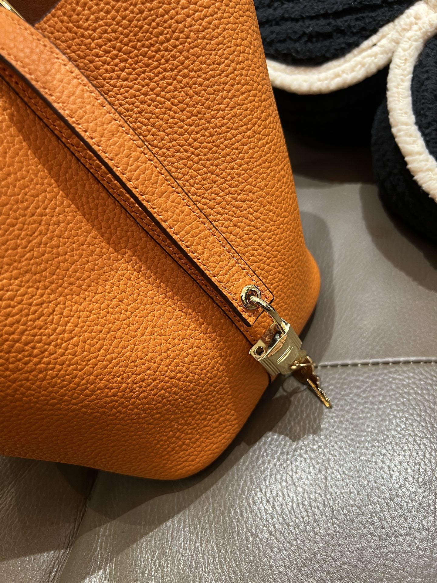 菜蓝子 全新アップグレード TC牛皮製 防伪線付き 銅ロック 立体タイプ 18cm