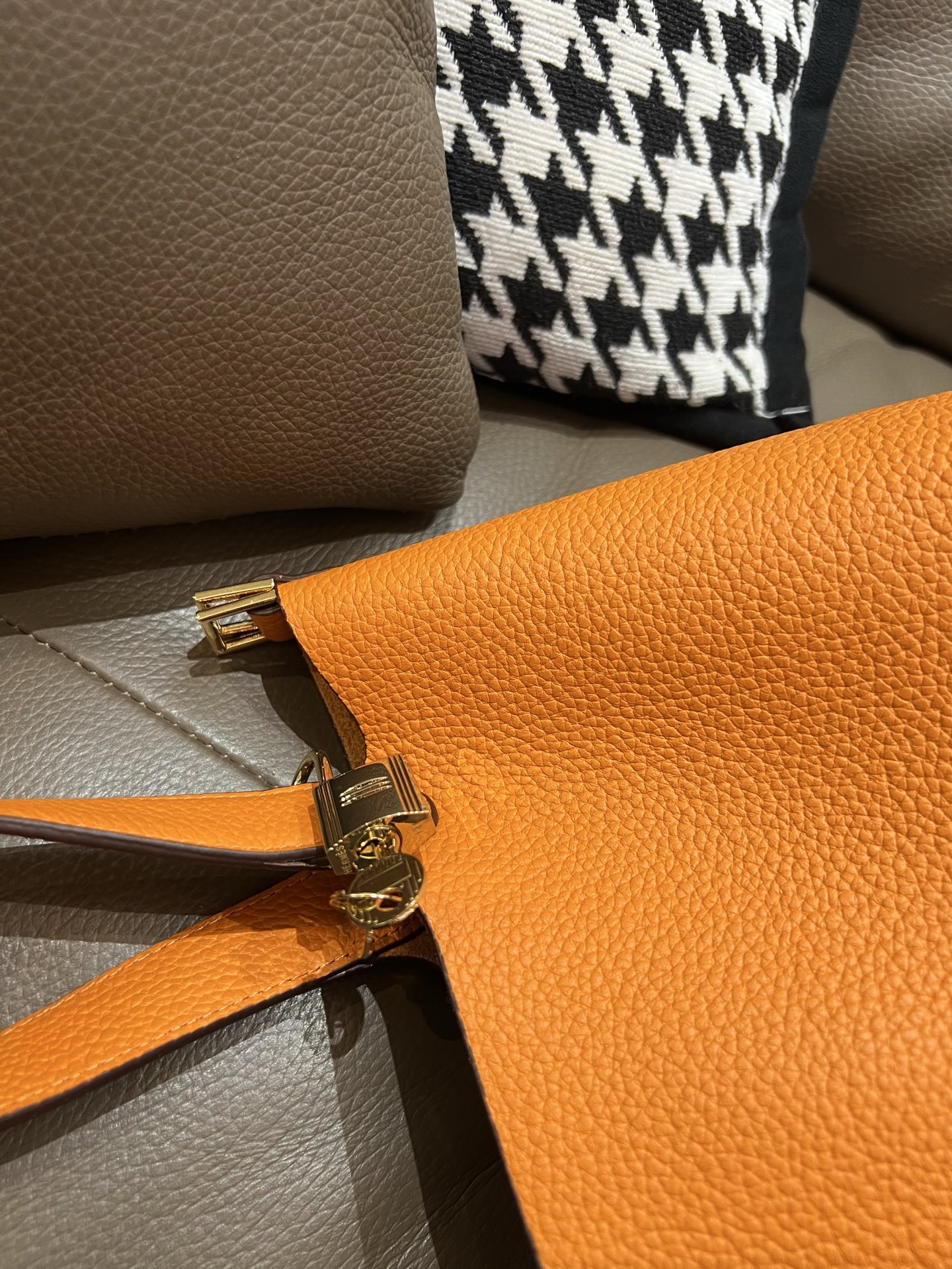 菜蓝子 全新アップグレード TC牛皮製 防伪線付き 銅ロック 立体タイプ 18cm