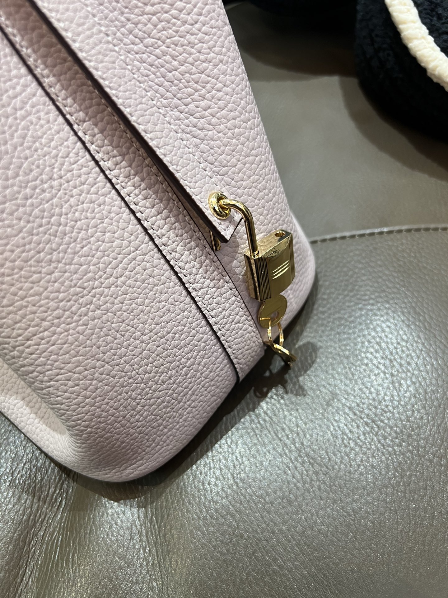 菜蓝子 全新アップグレード TC牛皮製 防犯機能付き 立体型バッグ