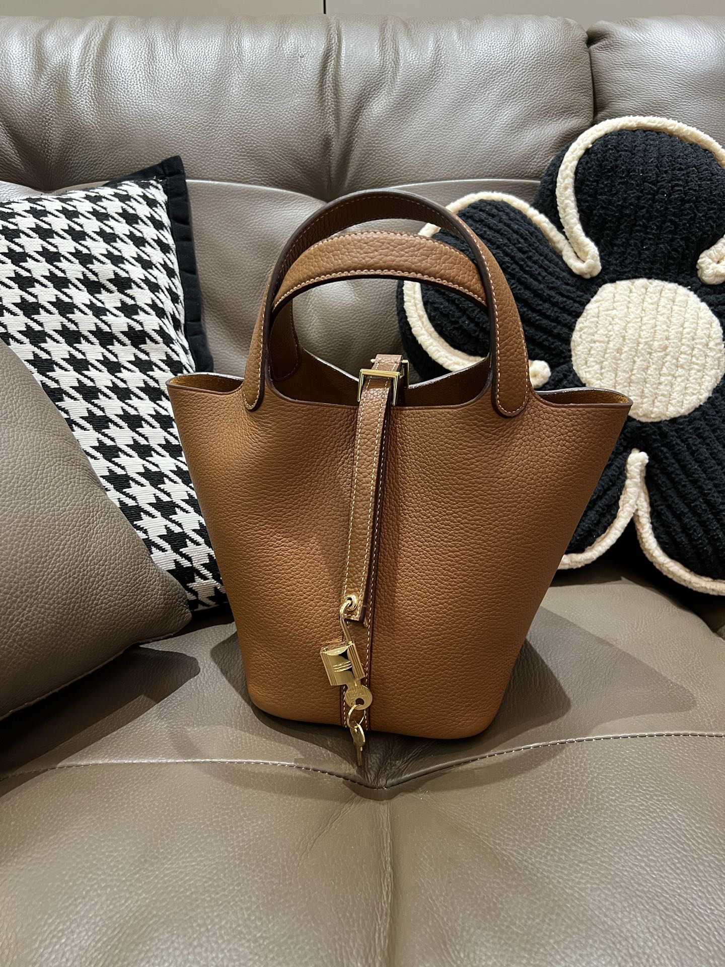 菜蓝子 TC牛皮製防伪ライン付き工匠内コードの高級バッグ