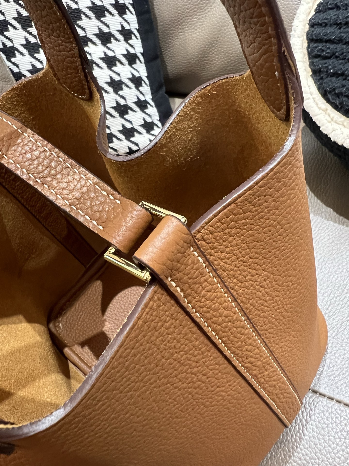 菜蓝子 TC牛皮製防伪ライン付き工匠内コードの高級バッグ