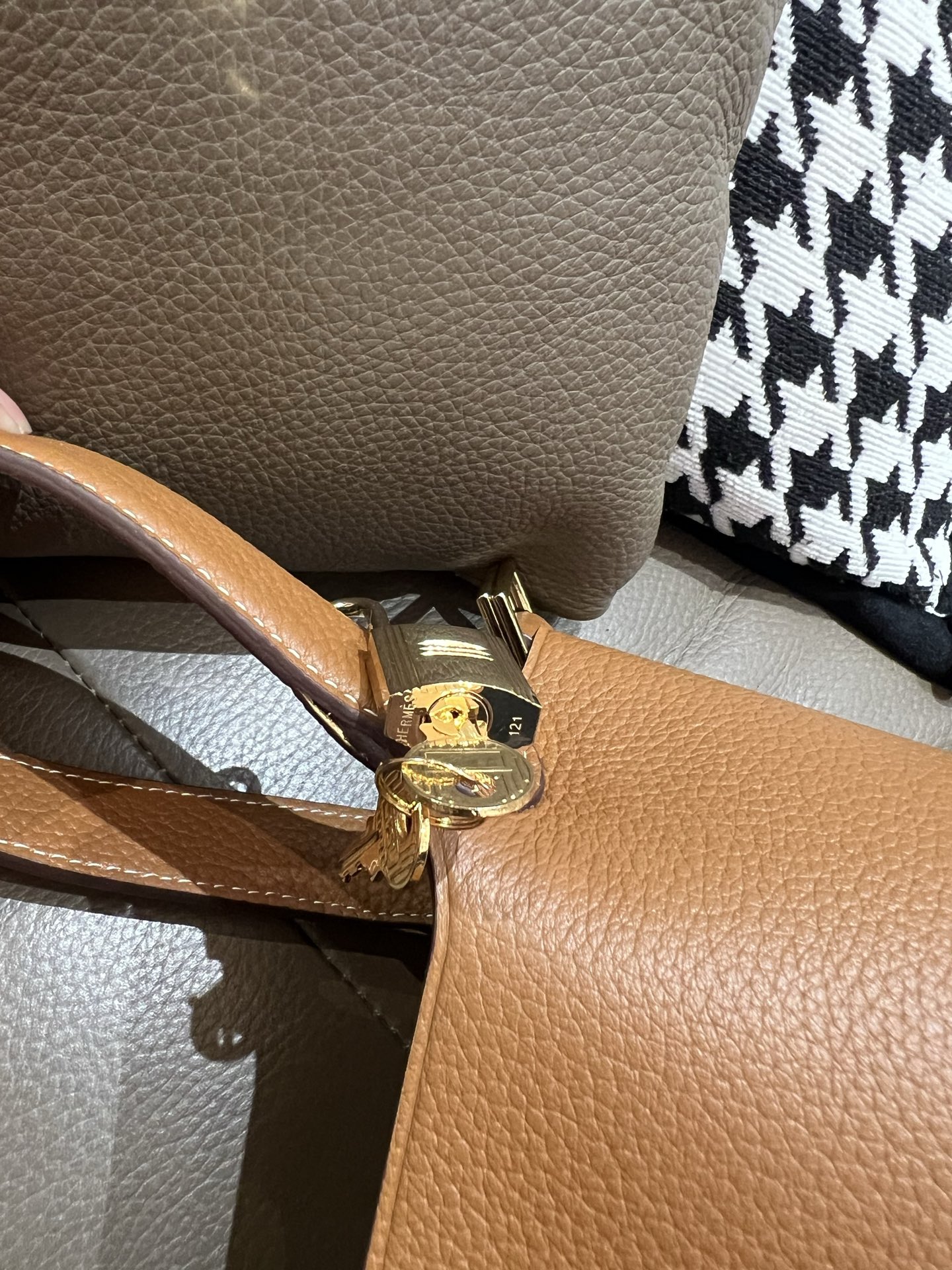 菜蓝子 TC牛皮製防伪ライン付き工匠内コードの高級バッグ