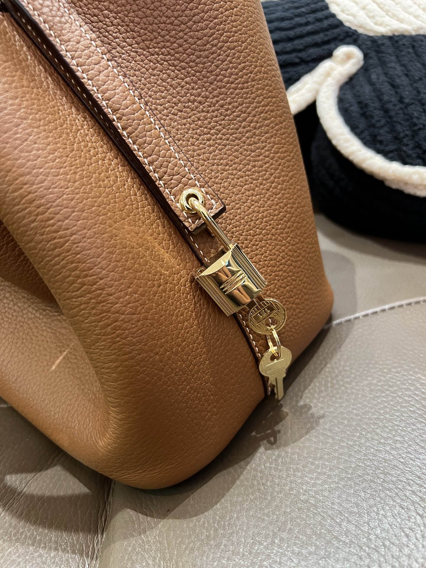 菜蓝子 TC牛皮製防伪ライン付き工匠内コードの高級バッグ