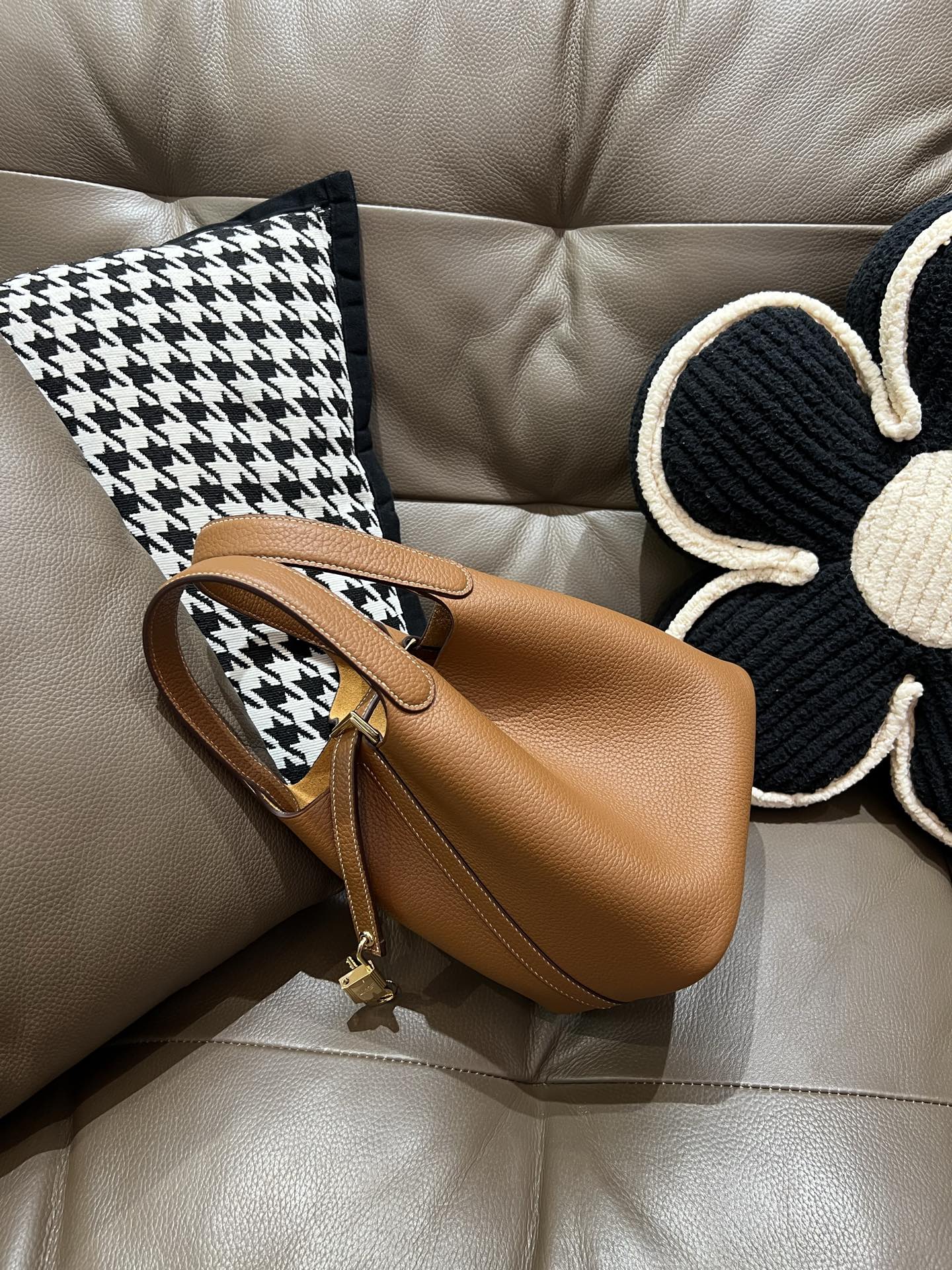 菜蓝子 TC牛皮製防伪ライン付き工匠内コードの高級バッグ