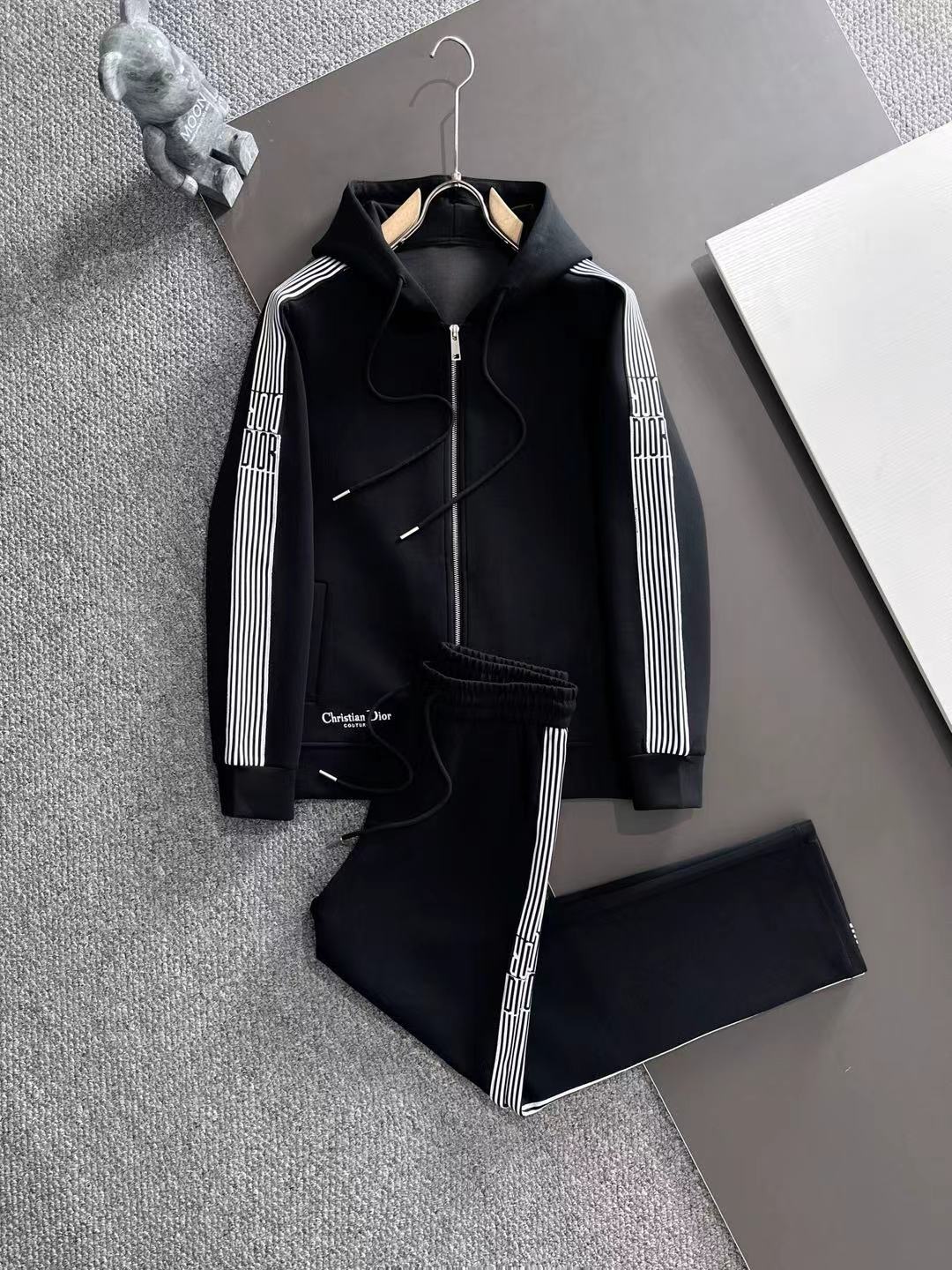 NO:596482,2025 new sets of popular models are coming [seduce][seduce]M-4XL,,alexander wang198609092025 套装新款 爆款 来临[勾引][勾引]M-4XL,,alexander wang,Men's clothing