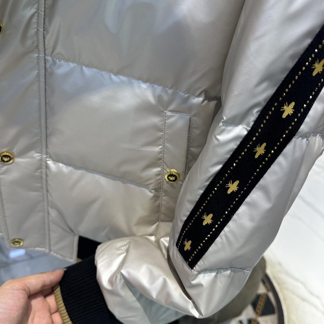 古驰/GUCCI24秋冬新品男士时尚羽绒服外套欧洲米兰走秀新品挺括垂顺奢华海外官网品牌元素设计细节非常讲