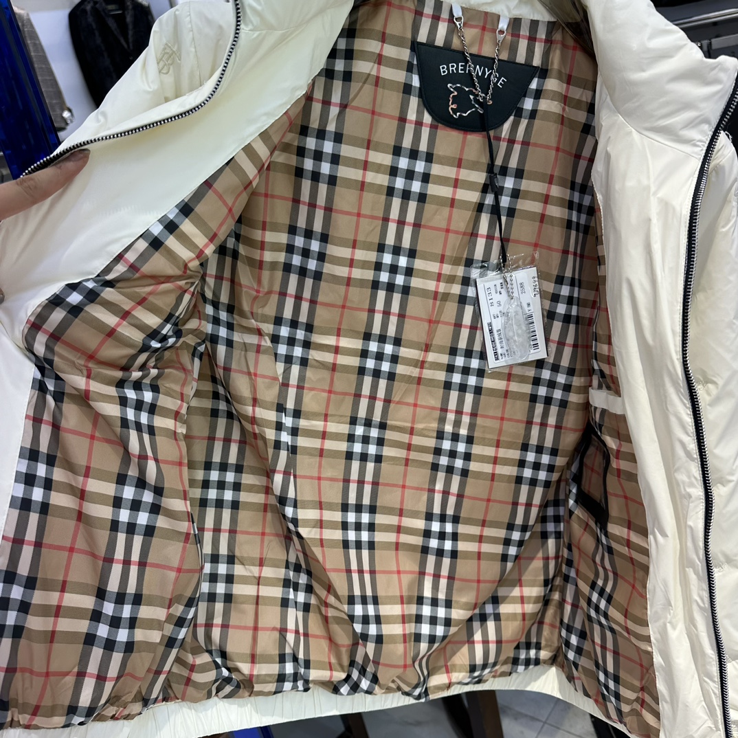 巴宝莉/Burberry24秋冬新品男士时尚羽绒服外套欧洲米兰走秀新品挺括垂顺奢华海外官网品牌元素设计细