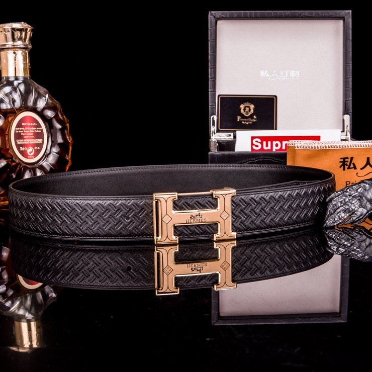 PZW 《 爱马仕 》专柜有售男士内穿扣精品腰带，经典黑色 ，Hermes-H BELT BUCKLE REVERSIBLE LEATHER STRAP MM 热卖经典H扣爆款皮带，男士内穿扣腰带款式，带身双面均采用进口小牛皮皮料，带身宽 . cm，扣头采用精钢真空电镀，低调奢华，持久耐用不掉色。购买请认准图片鳄鱼纹木盒 证件包装，送真鳄鱼爪钥匙扣挂饰一支…海关原单狠货，高端客户入…