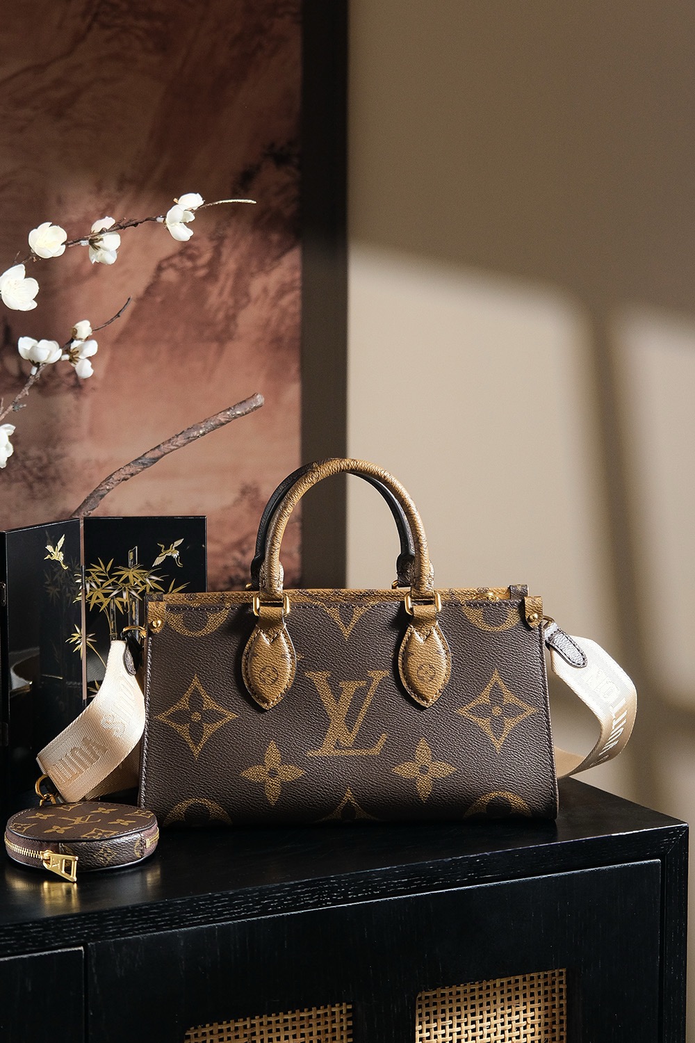 NO:339958,Super-grade original diamond-shaped material code chip M46653, counter price, purchase_ Renewal interpretation, abundant configuration, will usher in a fashion trend storm!  The design is simple and fashionable, which meets all the different occasions of daily travel, and has enough space to accommodate daily needs. The reduced body and five-in-one shoulder straps are perfectly age-reducing and full of girlishness!  Not only did the shoulder straps change, but also included a small coin bag to make the whole bag more flexible!  I have to say that the designer really understands women very much!  Hardware material, thick plated pure steel hardware, leather material, French original leather fabric [chip version] Size details**, lv special grade sp diamond lattice fabric, louis vuitton19860909特级原厂   菱形料变码芯片M46653 专柜售价 购入_ 焕新演绎 充裕构型,又将迎接一场时尚潮流风波！ 的设计简洁时尚,符合所有日常出行的各种不同场合,又具有足够空间容纳日常所需,缩小的包身和五合一的肩带搭配 妥妥减龄 少女感满满！ 不仅在肩带上做了改变,还附带小零钱袋 让整个包型更加灵动！ 不得不说,设计师真的太懂女人了！ 五金材质厚镀纯钢五金 皮料材质法国原厂皮面料【芯片版】 尺寸详情**,lv特级sp菱形格面料,louis vuitton,Bag