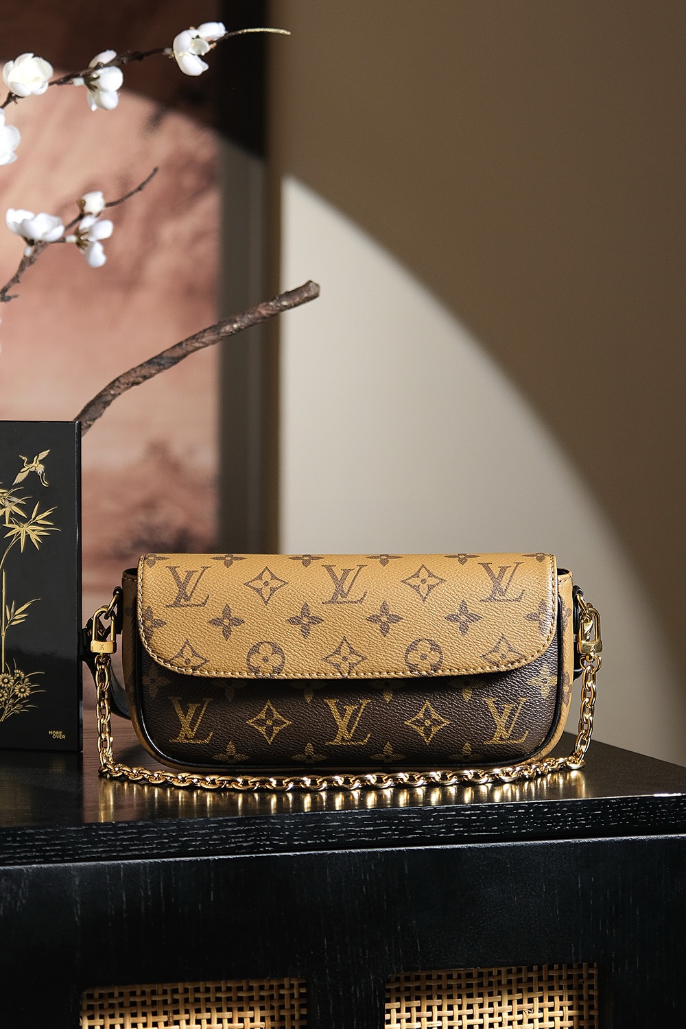 NO:339892,Extra-grade original diamond-shaped material code chip series #M26587 counter price purchased Looking back, it is another yellow leather color-set magic weapon series, exquisite and fashionable style, with a simple design, with a double-chain design, one shoulder or crossbody, a variety of exquisite and fashionable elements, a must-have for spring, summer, autumn and winter, and a stunning ceiling design in terms of appearance!  Hardware material, thick plated pure steel hardware, leather material, French original leather fabric [chip version] Size details.**., LV special grade sp diamond lattice fabric, louis vuitton19860909特级 原厂  菱形料变码芯片系列 #M26587 专柜售价 购入 暮然回首,又是一款黄皮配色大爆款法宝系列, 精致小时髦款,设计造型简直就是, 配双链条设计,可单肩可斜挎, 多种精致时髦元素搭配,春夏秋冬四季的必搭品, 颜值上,一整个惊艳的天花板设计！ 五金材质厚镀纯钢五金 皮料材质法国原厂皮面料【芯片版】 尺寸详情.**.,lv特级sp菱形格面料,louis vuitton,Bag