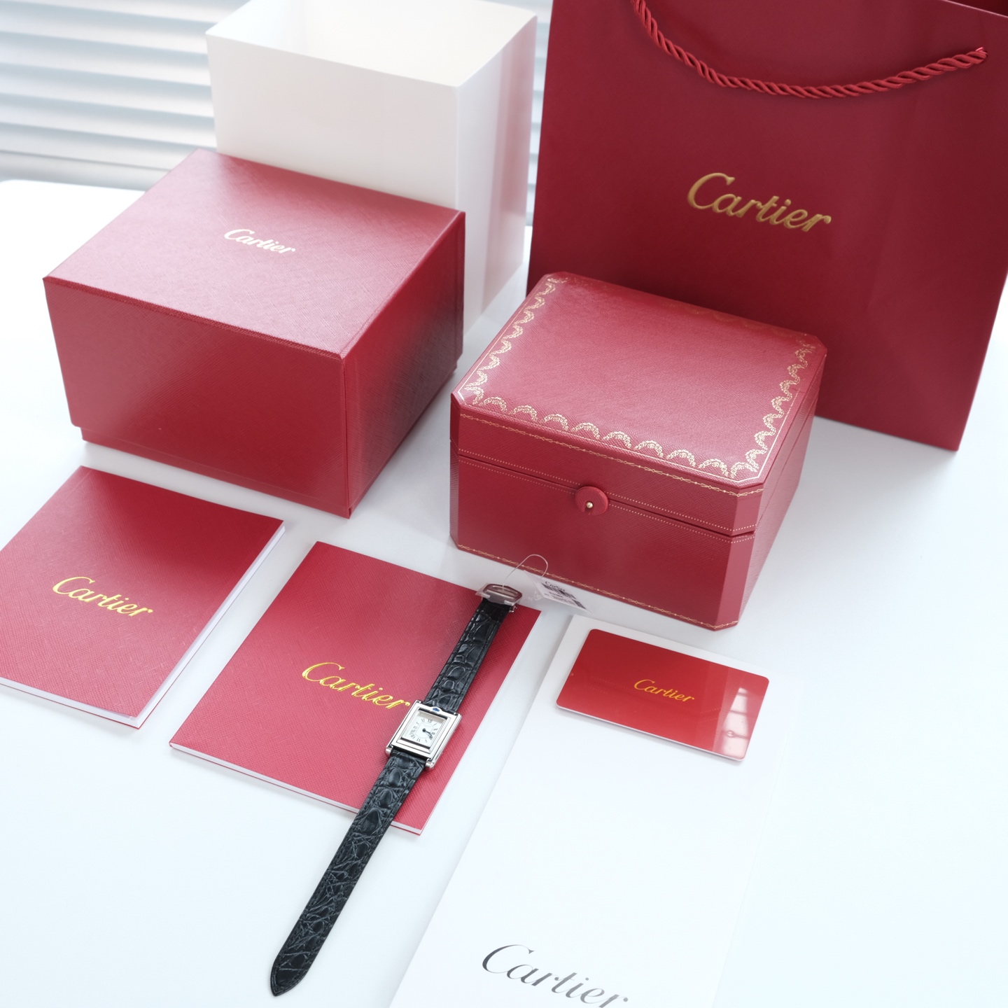 NO:389906,Black crocodile leather model, crocodile skin19860909黑色鳄鱼皮款,,crocodile skin,Watch