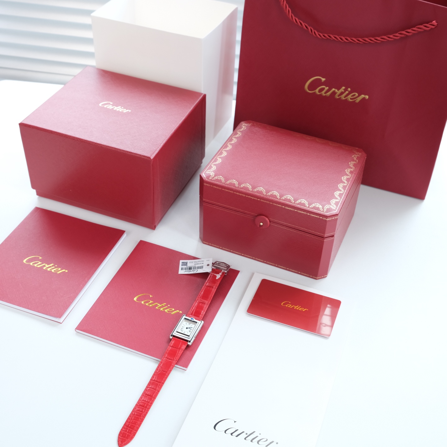 NO:389913,Red crocodile leather model, crocodile skin19860909红色鳄鱼皮款,,crocodile skin,Watch