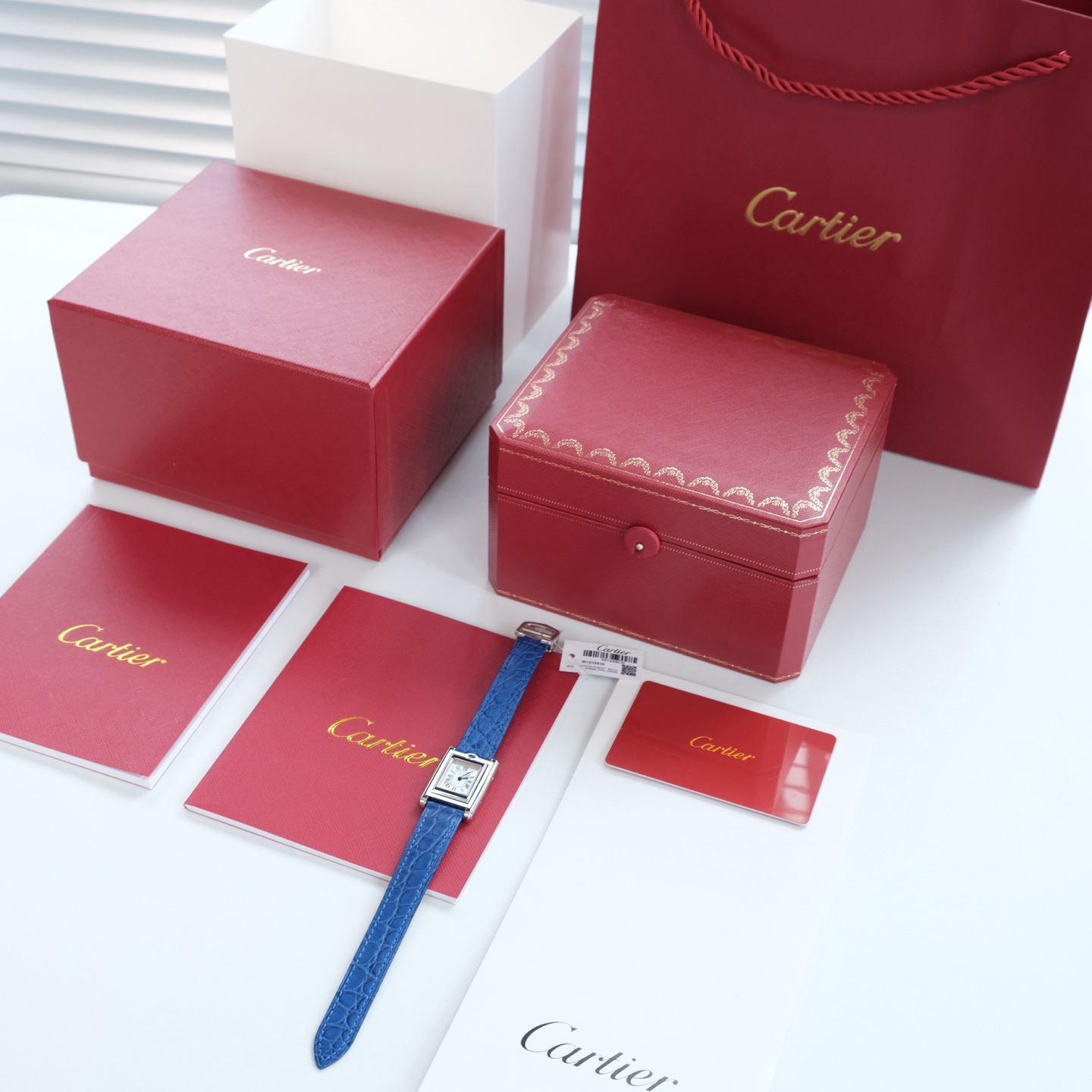 NO:389920,Blue crocodile leather model, crocodile skin19860909蓝色鳄鱼皮款,,crocodile skin,Watch