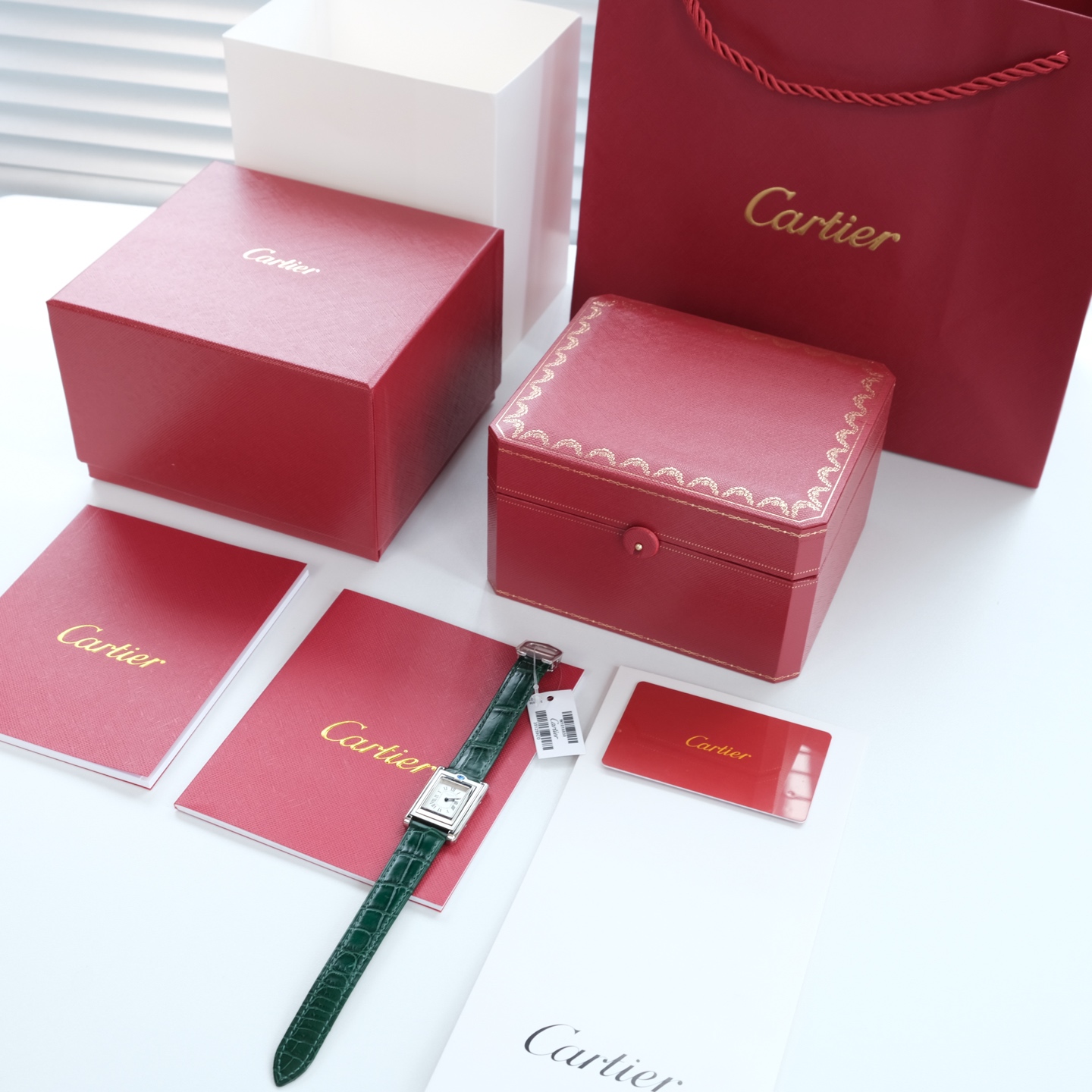 NO:389927,Green crocodile leather model, crocodile skin19860909绿色鳄鱼皮款,,crocodile skin,Watch