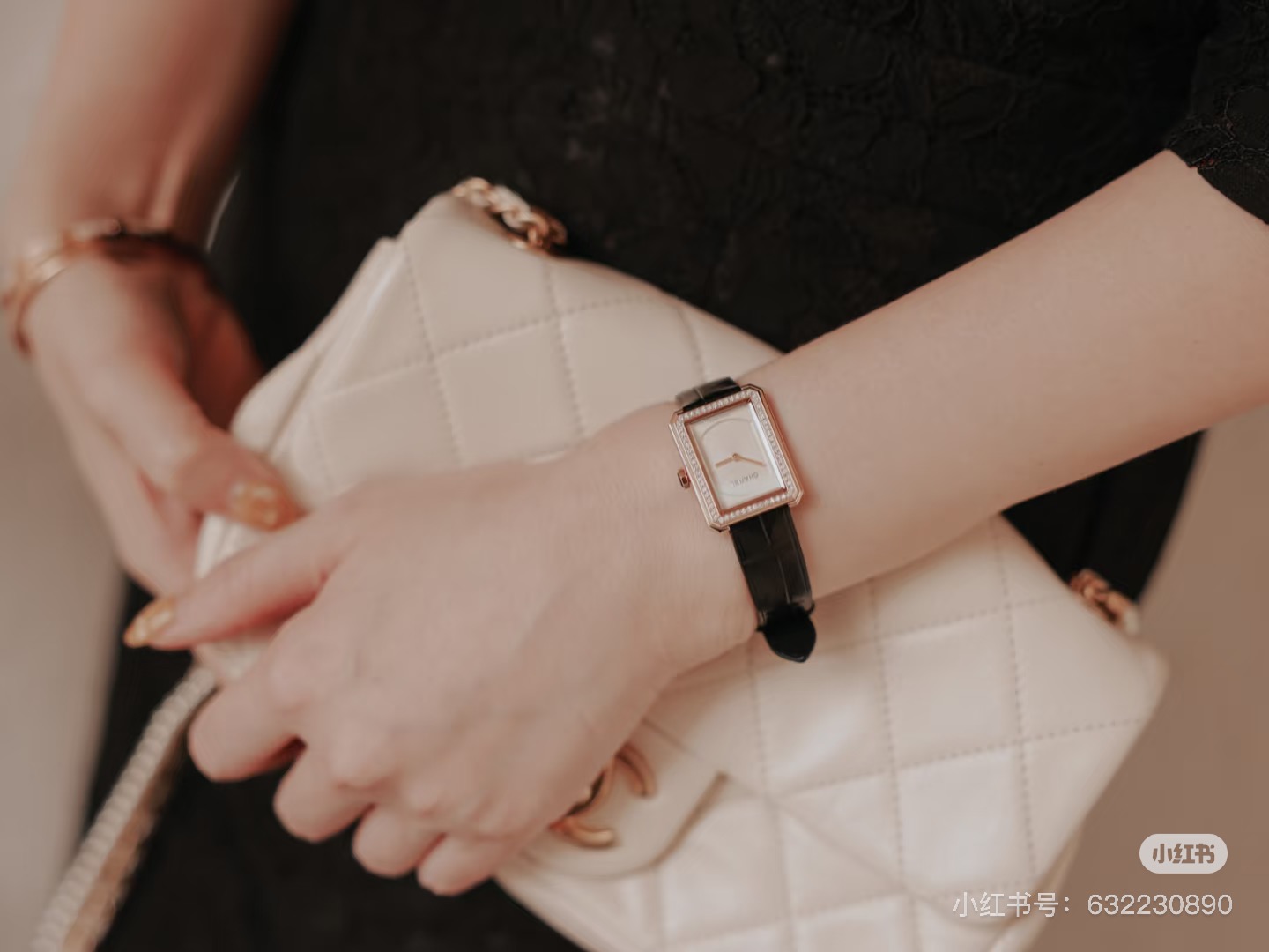 NO:727045,Please refer to the hands-on picture of Xiaohongshu below,19860909小红书上手图参照下,,,Watch