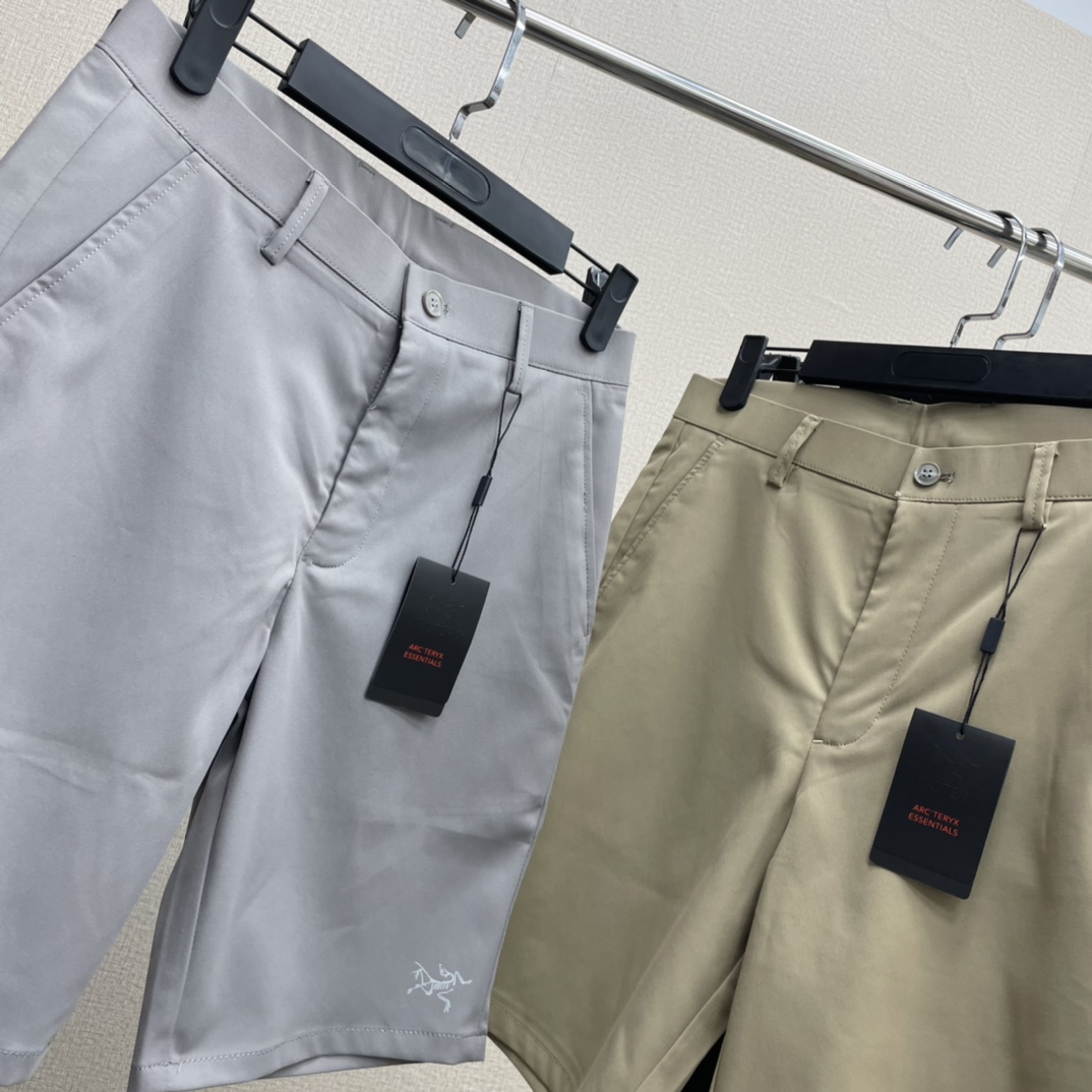 💰85
ARC’TERYX 始祖鸟25夏季新款v系列!男子商务休闲短裤!官网同步!客供五金辅料!斜纹弹力棉!亲肤透气舒适!垂顺挺括!面料抗皱不起球!不闷热!环保舒适!3d立体裁剪工艺!上身很舒适!没有束缚感!日常通勤商务休闲穿搭必备!版型简约百搭!完全不挑人!内里全方位包边工艺!品相赞!喜欢的不要错过!
颜色:黑色,灰色,卡其
尺码:30-40
30腰围77臀围97裤长49
31腰围80臀围100裤长49
32腰围83臀围103裤长50
33腰围86臀围106裤长50
34腰围89臀围109裤长50
36腰围96臀围114裤长51
38腰围99臀围117裤长51
40腰围102臀围120裤长51