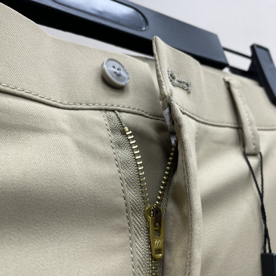 💰85
ARC’TERYX 始祖鸟25夏季新款v系列!男子商务休闲短裤!官网同步!客供五金辅料!斜纹弹力棉!亲肤透气舒适!垂顺挺括!面料抗皱不起球!不闷热!环保舒适!3d立体裁剪工艺!上身很舒适!没有束缚感!日常通勤商务休闲穿搭必备!版型简约百搭!完全不挑人!内里全方位包边工艺!品相赞!喜欢的不要错过!
颜色:黑色,灰色,卡其
尺码:30-40
30腰围77臀围97裤长49
31腰围80臀围100裤长49
32腰围83臀围103裤长50
33腰围86臀围106裤长50
34腰围89臀围109裤长50
36腰围96臀围114裤长51
38腰围99臀围117裤长51
40腰围102臀围120裤长51