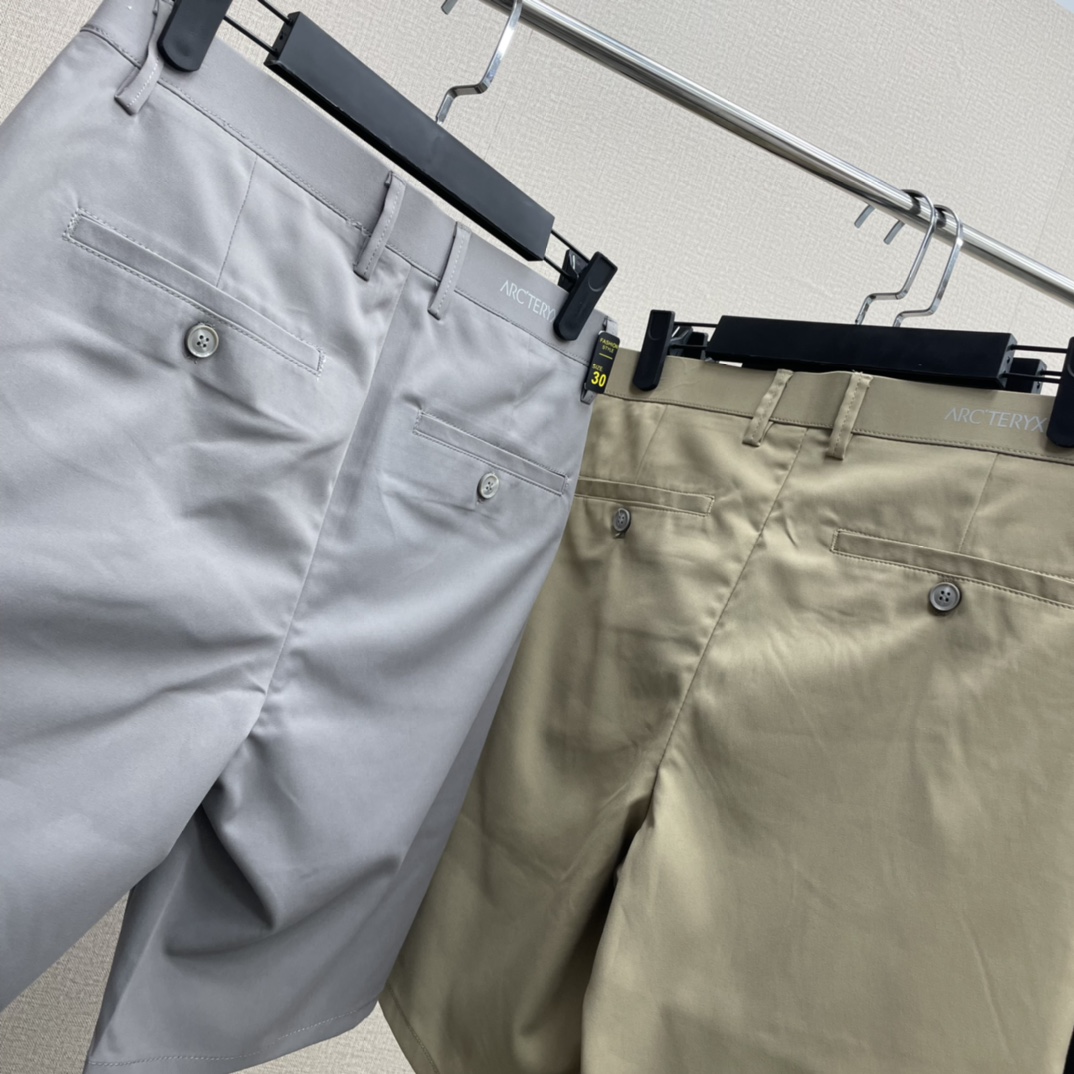 💰85
ARC’TERYX 始祖鸟25夏季新款v系列!男子商务休闲短裤!官网同步!客供五金辅料!斜纹弹力棉!亲肤透气舒适!垂顺挺括!面料抗皱不起球!不闷热!环保舒适!3d立体裁剪工艺!上身很舒适!没有束缚感!日常通勤商务休闲穿搭必备!版型简约百搭!完全不挑人!内里全方位包边工艺!品相赞!喜欢的不要错过!
颜色:黑色,灰色,卡其
尺码:30-40
30腰围77臀围97裤长49
31腰围80臀围100裤长49
32腰围83臀围103裤长50
33腰围86臀围106裤长50
34腰围89臀围109裤长50
36腰围96臀围114裤长51
38腰围99臀围117裤长51
40腰围102臀围120裤长51