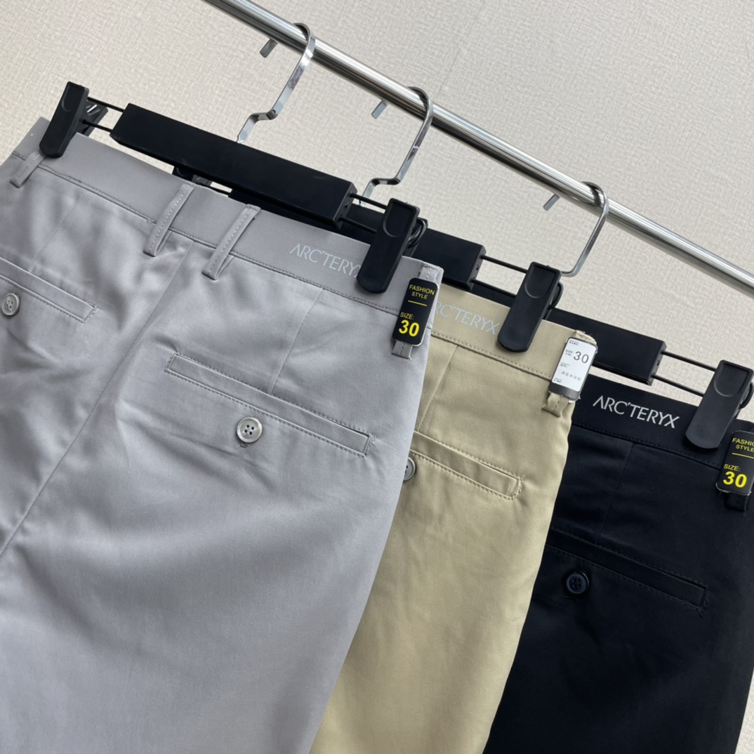 💰85
ARC’TERYX 始祖鸟25夏季新款v系列!男子商务休闲短裤!官网同步!客供五金辅料!斜纹弹力棉!亲肤透气舒适!垂顺挺括!面料抗皱不起球!不闷热!环保舒适!3d立体裁剪工艺!上身很舒适!没有束缚感!日常通勤商务休闲穿搭必备!版型简约百搭!完全不挑人!内里全方位包边工艺!品相赞!喜欢的不要错过!
颜色:黑色,灰色,卡其
尺码:30-40
30腰围77臀围97裤长49
31腰围80臀围100裤长49
32腰围83臀围103裤长50
33腰围86臀围106裤长50
34腰围89臀围109裤长50
36腰围96臀围114裤长51
38腰围99臀围117裤长51
40腰围102臀围120裤长51