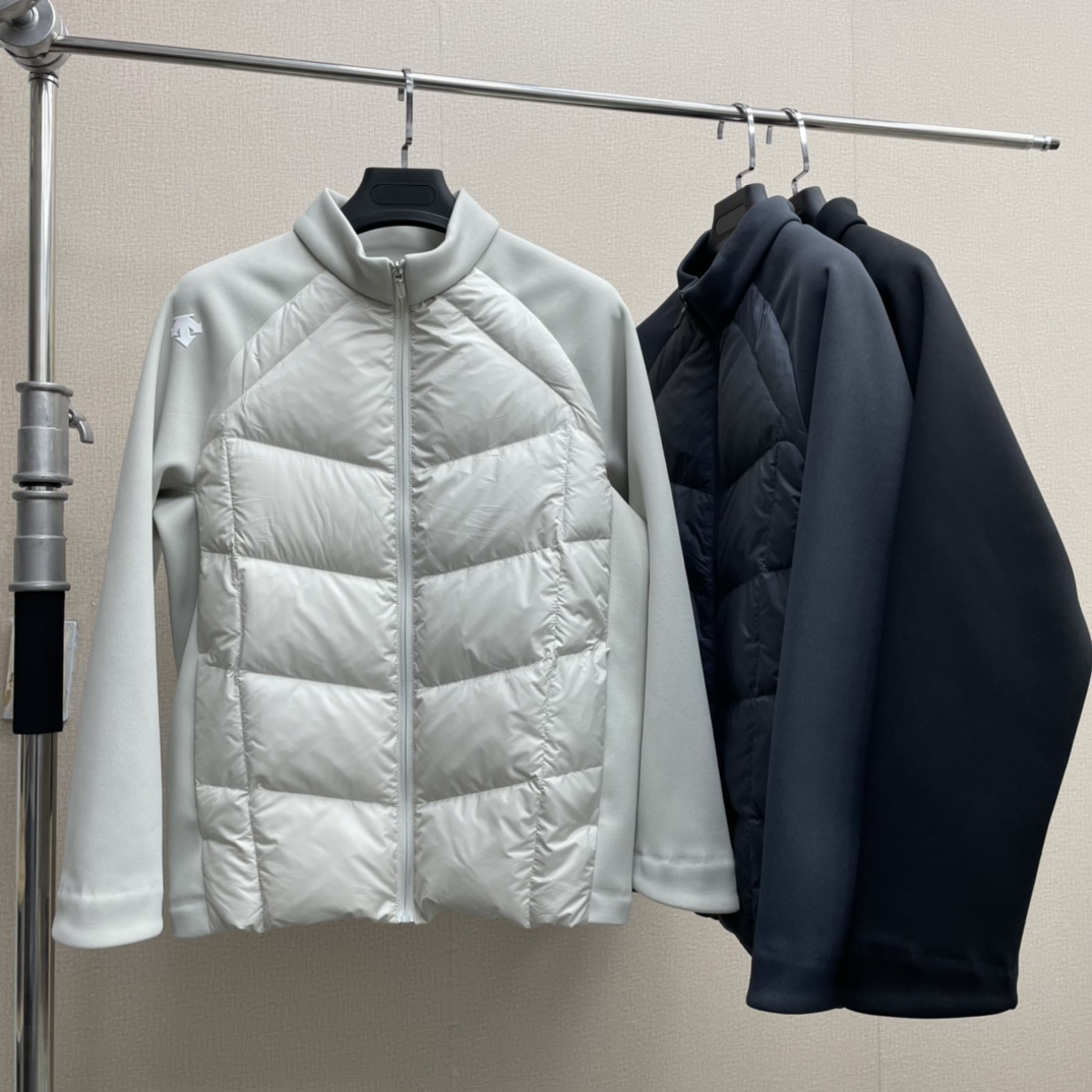 款号750
💰285
Ds/迪桑特24秋冬新款!安欣同款!90%新国标白鸭绒!男士时尚休闲百搭拼接立领羽绒服!掌柜力荐!独家发售!太赞啦!全新升级板!观网门店同步!90%新国标白鸭绒填充!优质大朵绒!防风保暖!四层锁绒双层胆布!严防钻绒跑毛!简约小立领+拼接袖设计!袖口内里都是加厚设计!手感柔软细腻亲肤舒适极了!日常通勤穿搭居家 外出都能轻松驾驭!喜欢的不要错过!男女都能穿!
颜色:黑色,灰色,米白
尺码m-4xl
m连肩袖86胸围108衣长65
L连肩袖88胸围112衣长67
xl连肩袖90胸围116衣长69
2xl连肩袖92胸围120衣长71
3xl连肩袖94胸围124衣长73
4xl连肩袖94.5胸围138衣长73.5