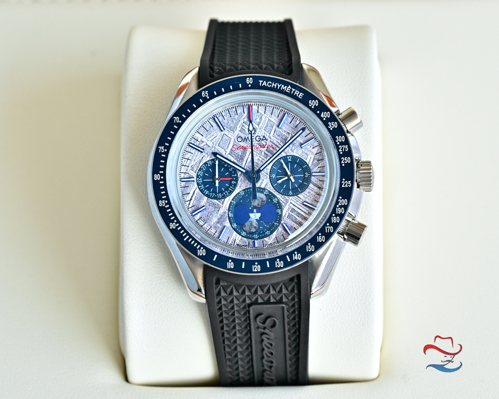 Omega Speedmaster Moonphase Co-Axial Master Chronometer Chronograph stainless steel case, black tachymeter bezel, black dial, black rubber strap 44.25mm Men's Automatic