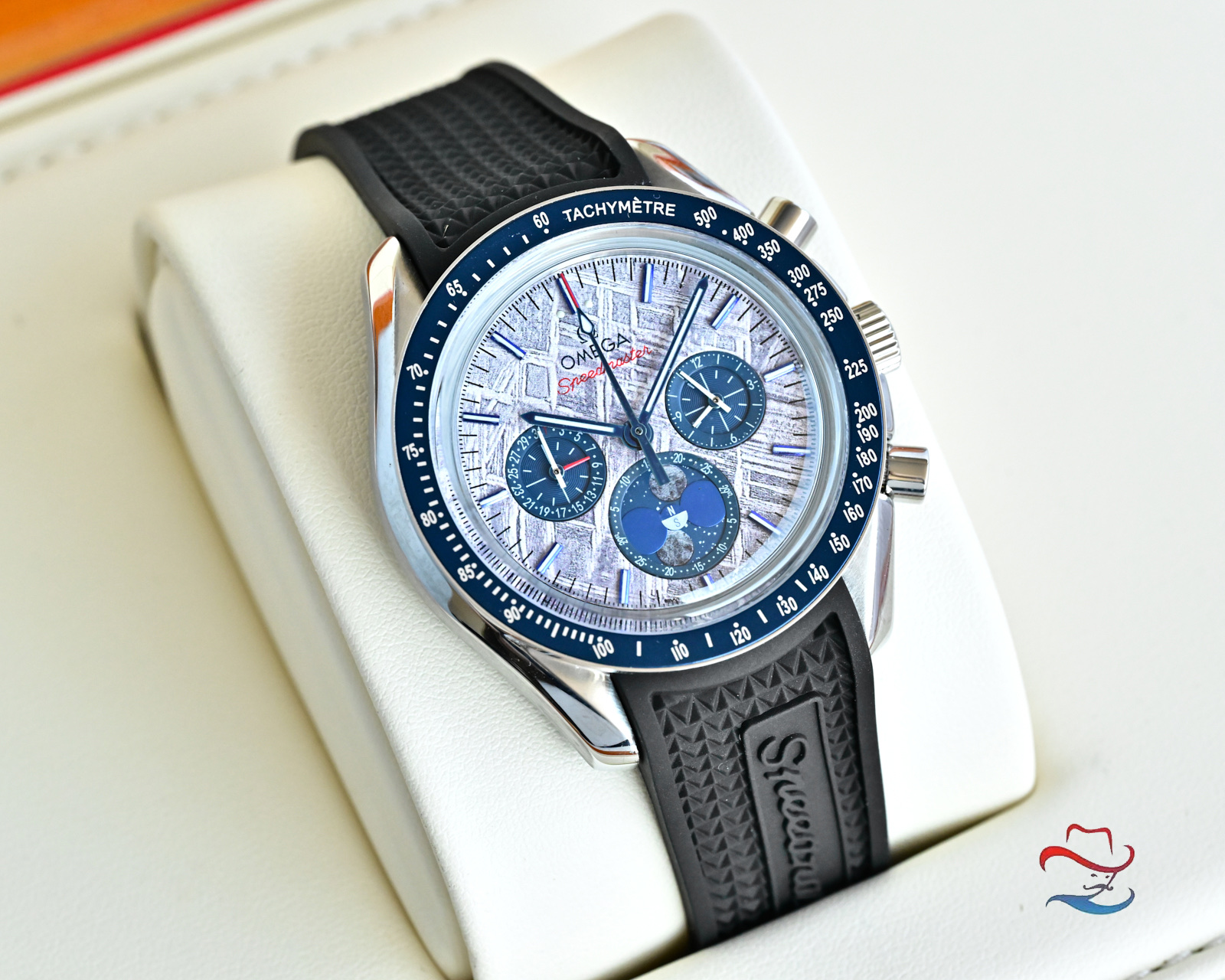 Omega Speedmaster Moonphase Co-Axial Master Chronometer Chronograph stainless steel case, black tachymeter bezel, black dial, black rubber strap 44.25mm Men's Automatic
